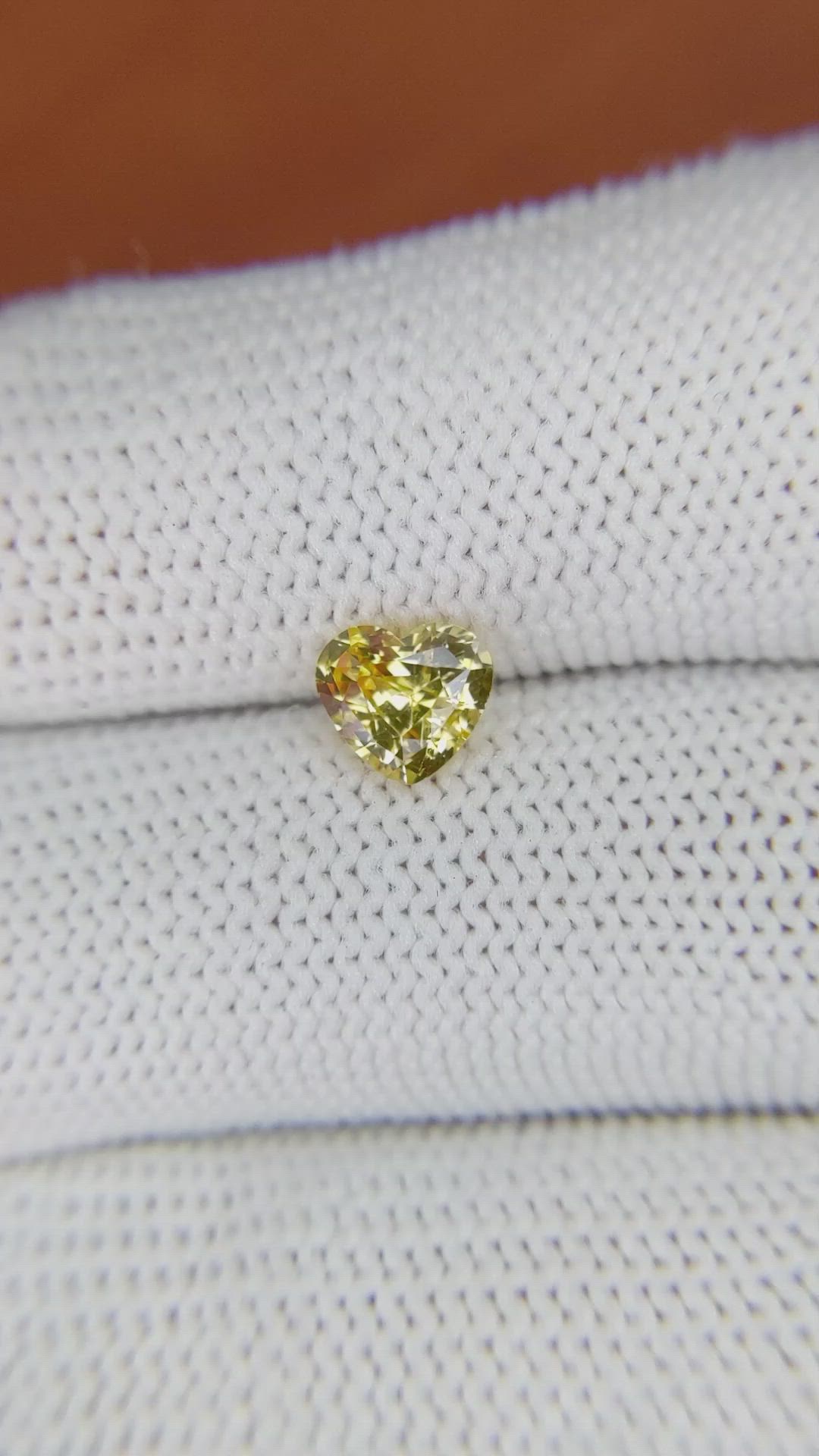 1.10 Ct. Yellow Sapphire from Ceylon (Sri Lanka) Size Video