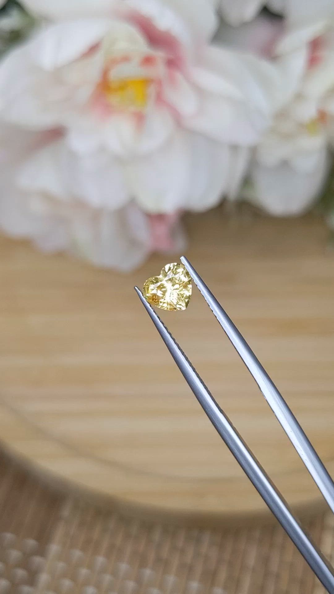 1.10 Ct. Yellow Sapphire from Ceylon (Sri Lanka) Size Video