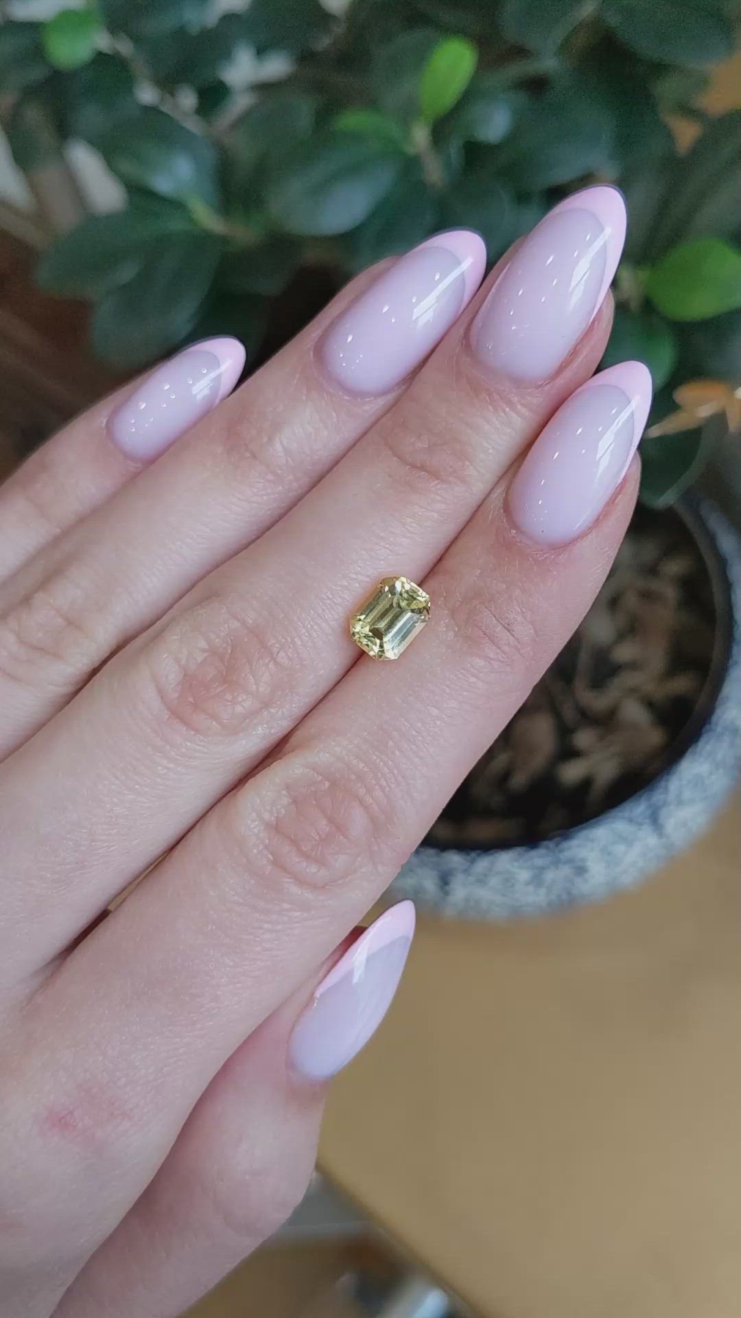 3.13 Ct. Yellow Sapphire from Ceylon (Sri Lanka) Size Video