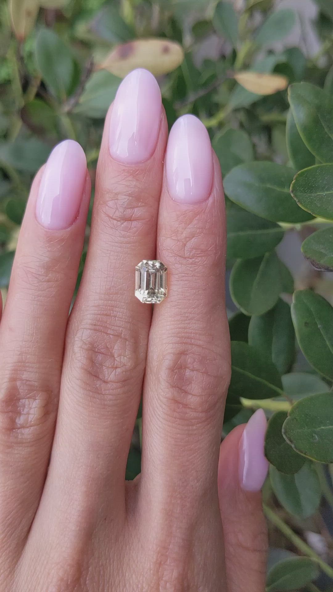 2.94 Ct. Yellow Sapphire from Ceylon (Sri Lanka) Size Video