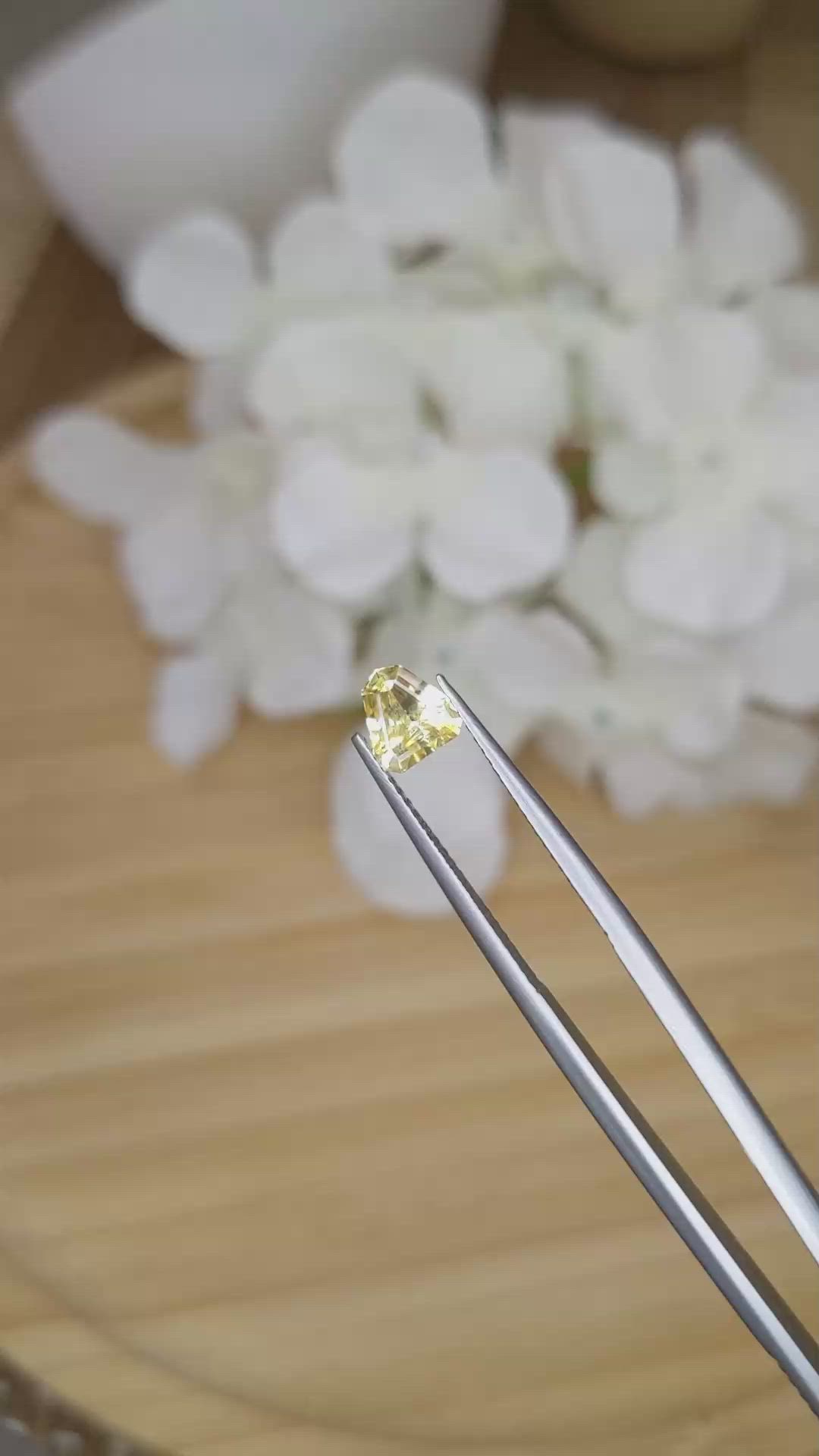 1.15 Ct. Yellow Sapphire from Ceylon (Sri Lanka) Size Video