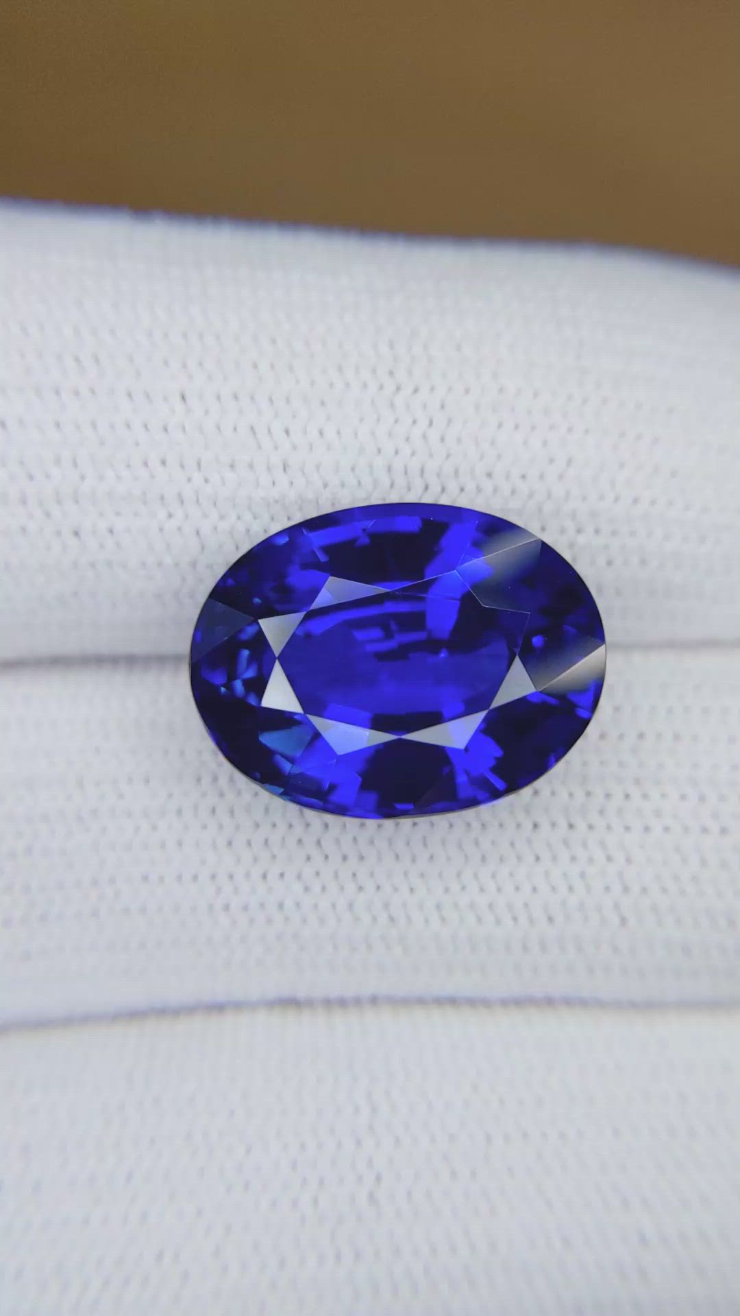 14.15 Ct. Blue Sapphire from Ceylon (Sri Lanka) Size Video