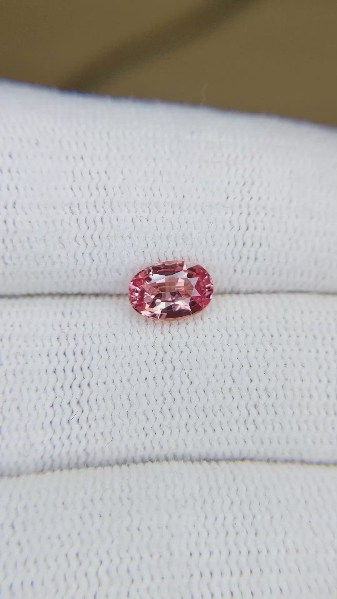 1.16 Ct. Padparadscha Sapphire from Ceylon (Sri Lanka) Size Video