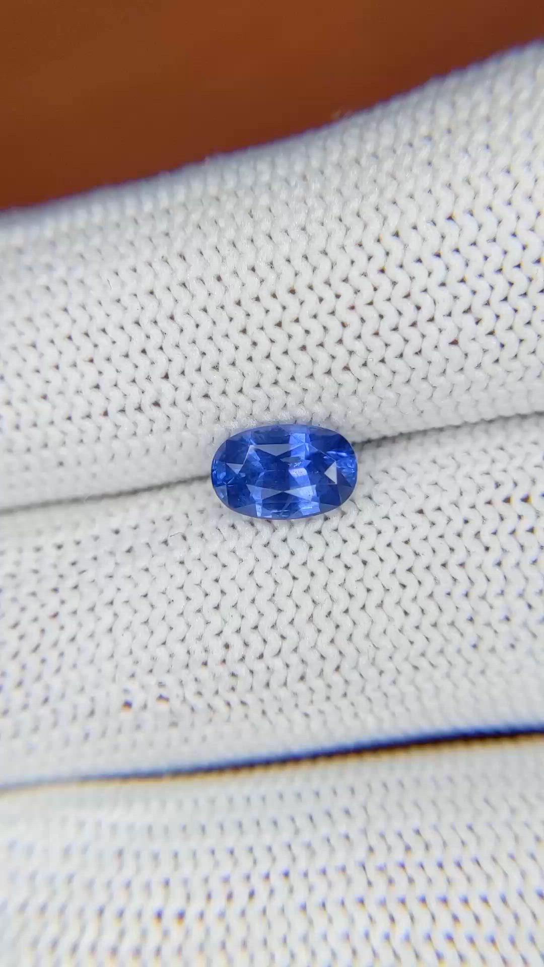 1.27 Ct. Blue Sapphire from Ceylon (Sri Lanka) Size Video