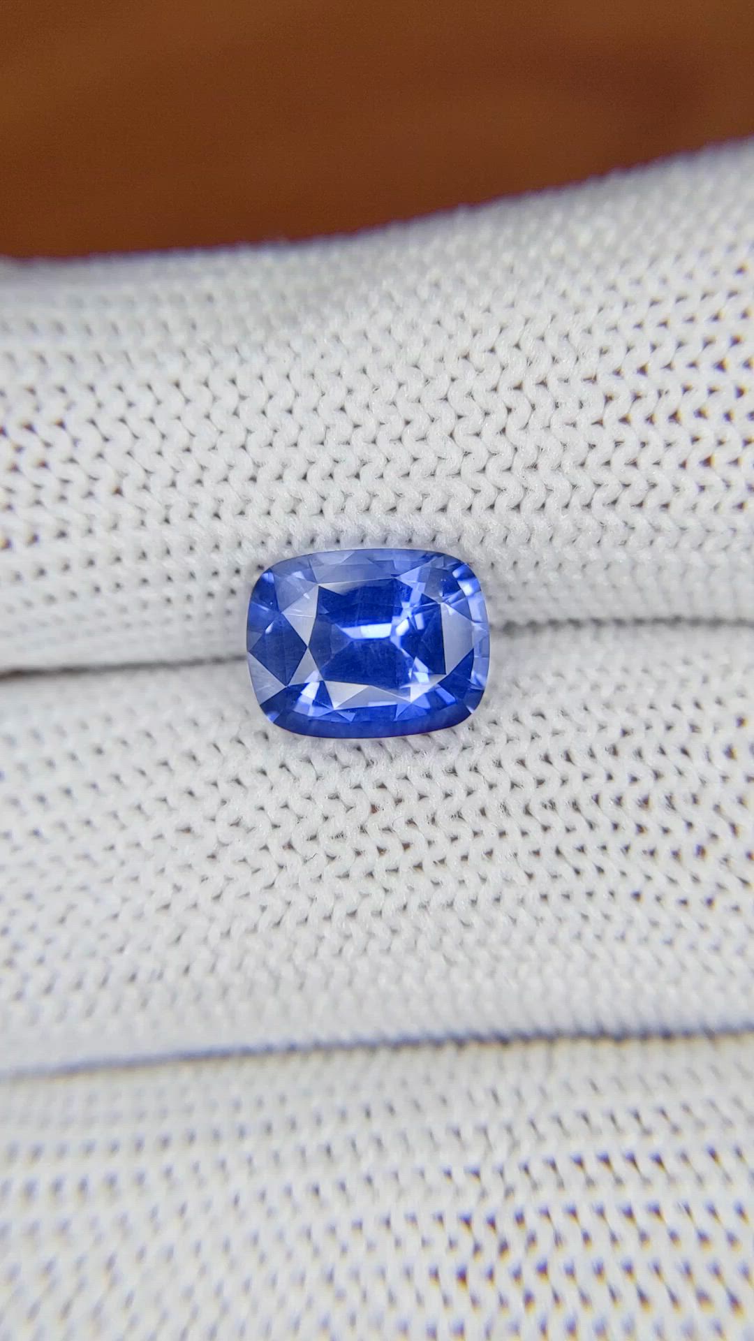 3.03 Ct. Blue Sapphire from Ceylon (Sri Lanka) Size Video