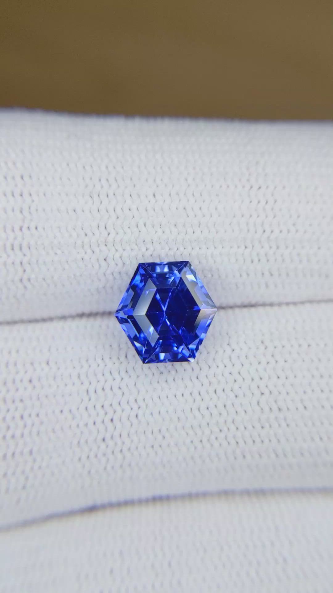 3.57 Ct. Blue Sapphire from Ceylon (Sri Lanka) Size Video