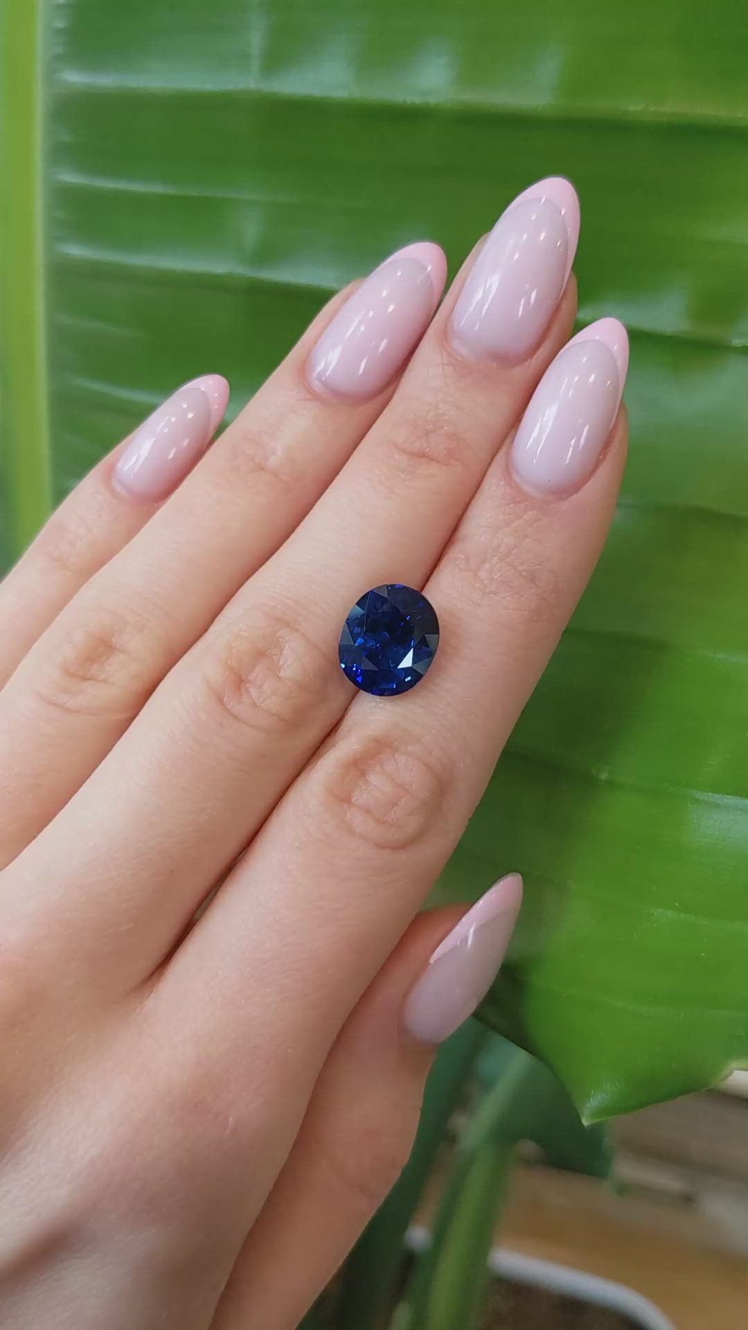 7.86 Ct. Blue Sapphire from Ceylon (Sri Lanka) Size Video