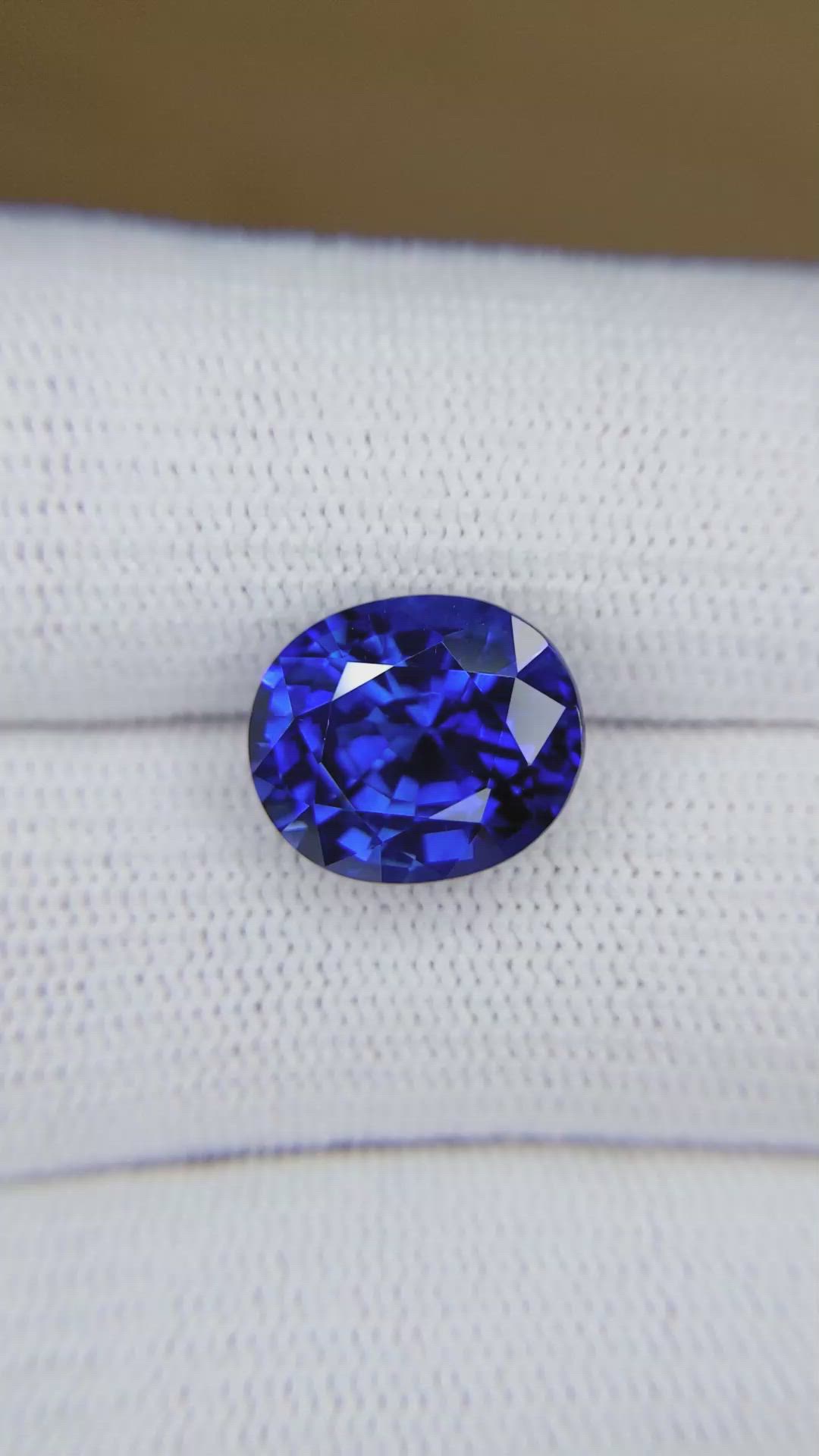 7.86 Ct. Blue Sapphire from Ceylon (Sri Lanka) Size Video