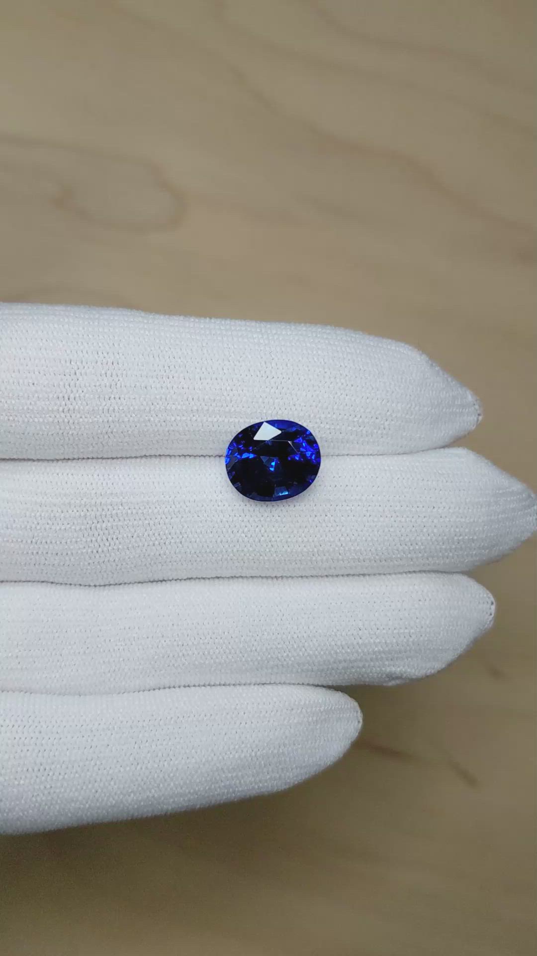7.86 Ct. Blue Sapphire from Ceylon (Sri Lanka) Size Video