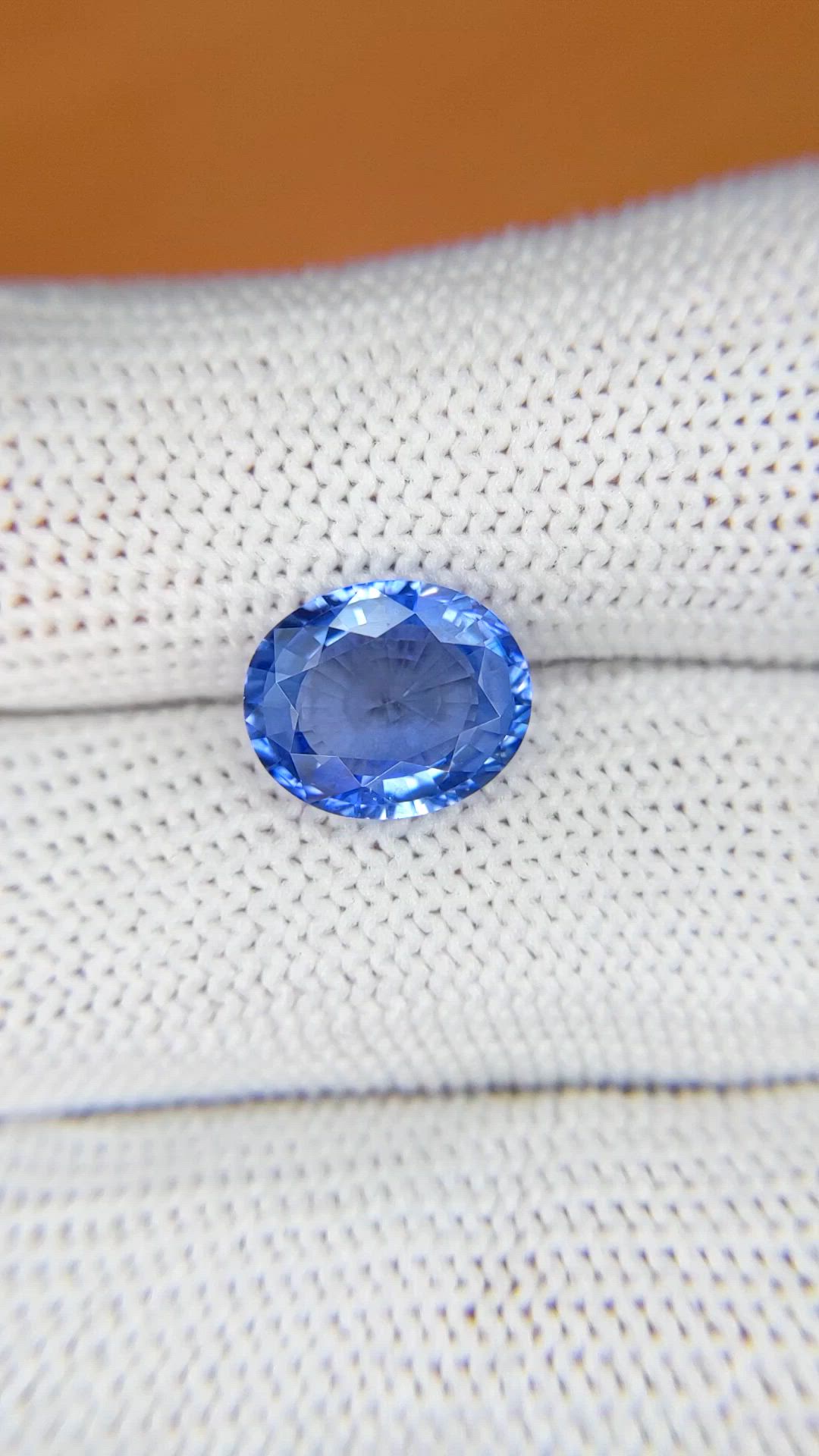 3.62 Ct. Blue Sapphire from Ceylon (Sri Lanka) Size Video