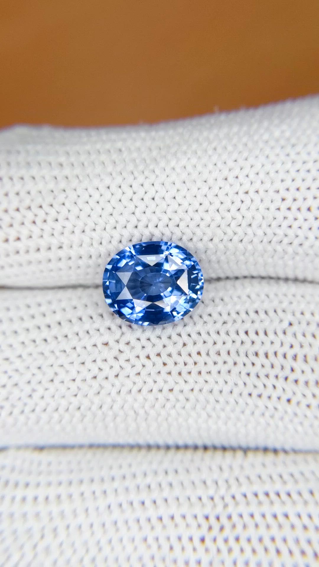 3.21 Ct. Blue Sapphire from Ceylon (Sri Lanka) Size Video
