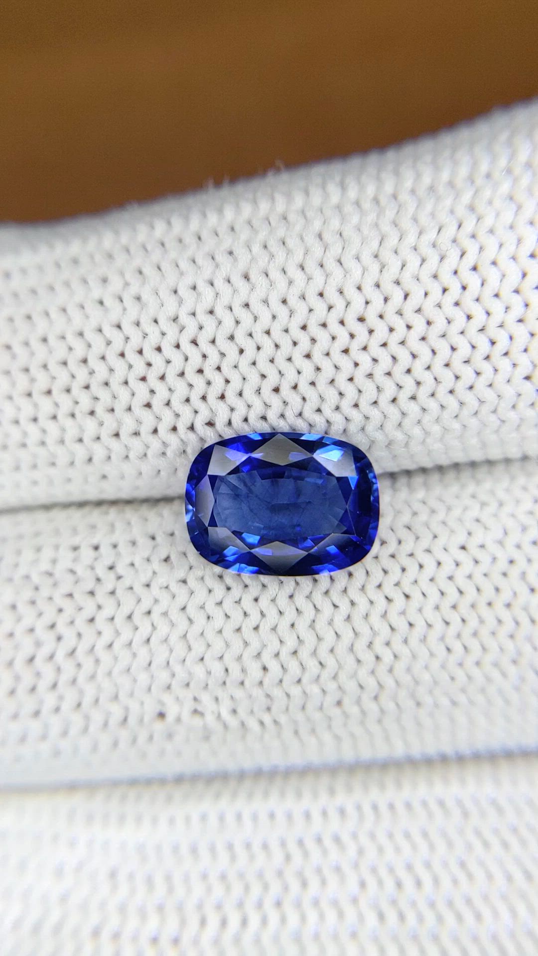 2.58 Ct. Blue Sapphire from Ceylon (Sri Lanka) Size Video