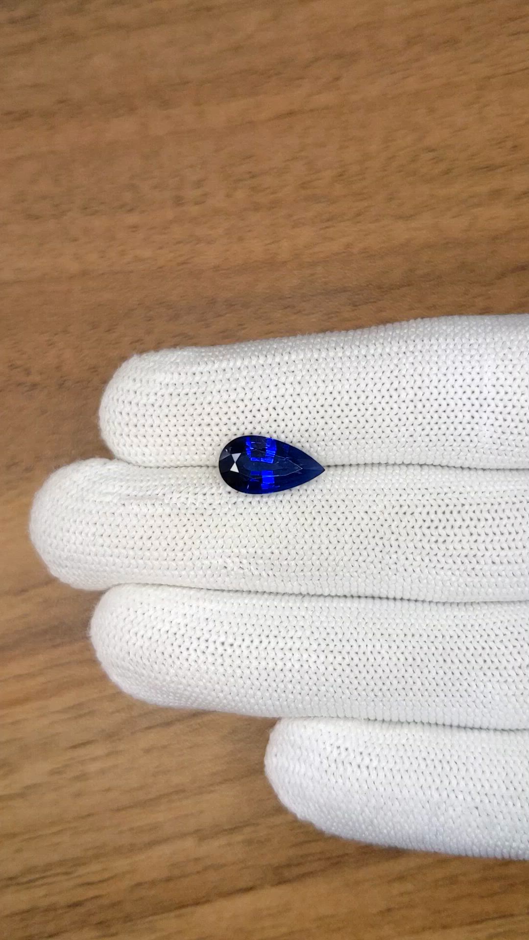 3.30 Ct. Blue Sapphire from Ceylon (Sri Lanka) Size Video