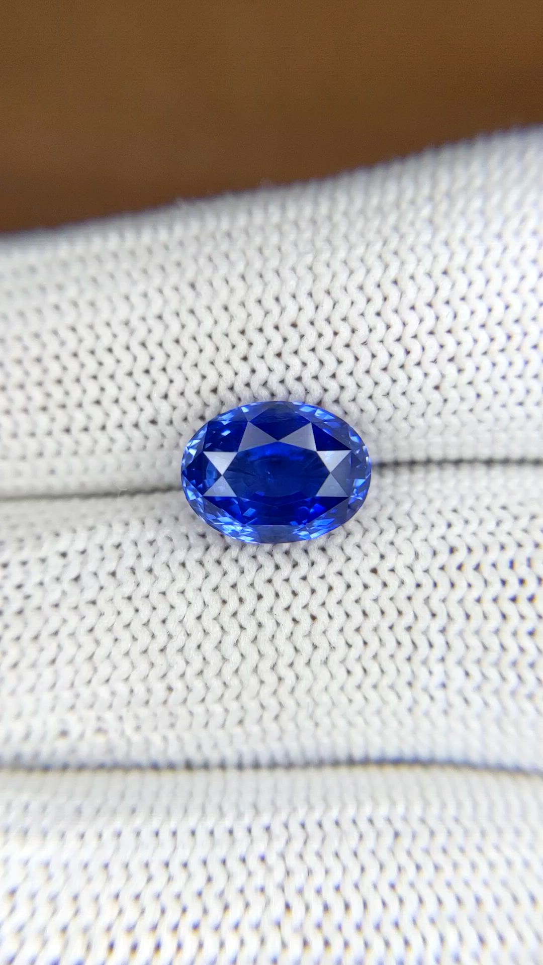 4.01 Ct. Blue Sapphire from Ceylon (Sri Lanka) Size Video