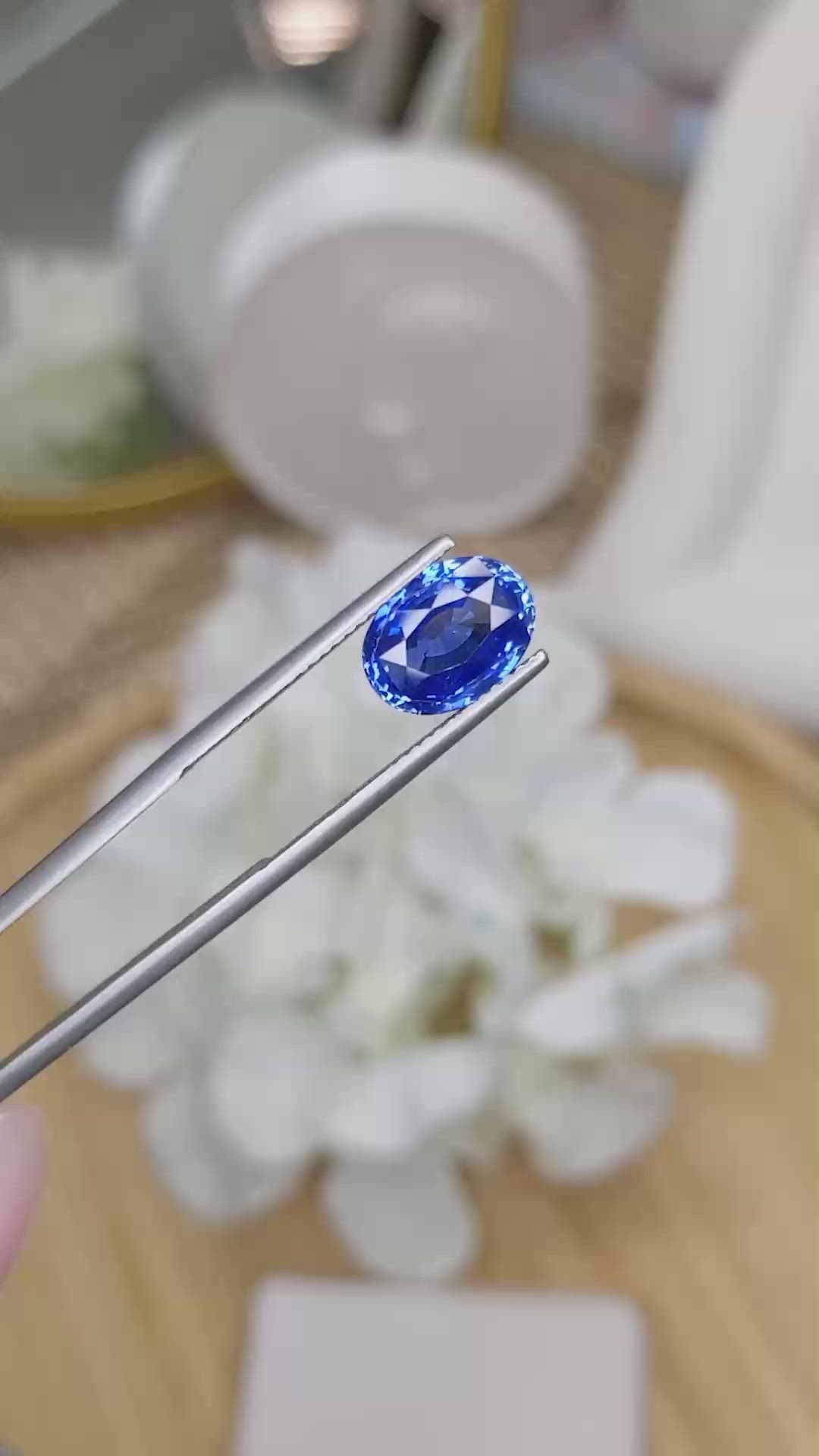 4.01 Ct. Blue Sapphire from Ceylon (Sri Lanka) Size Video