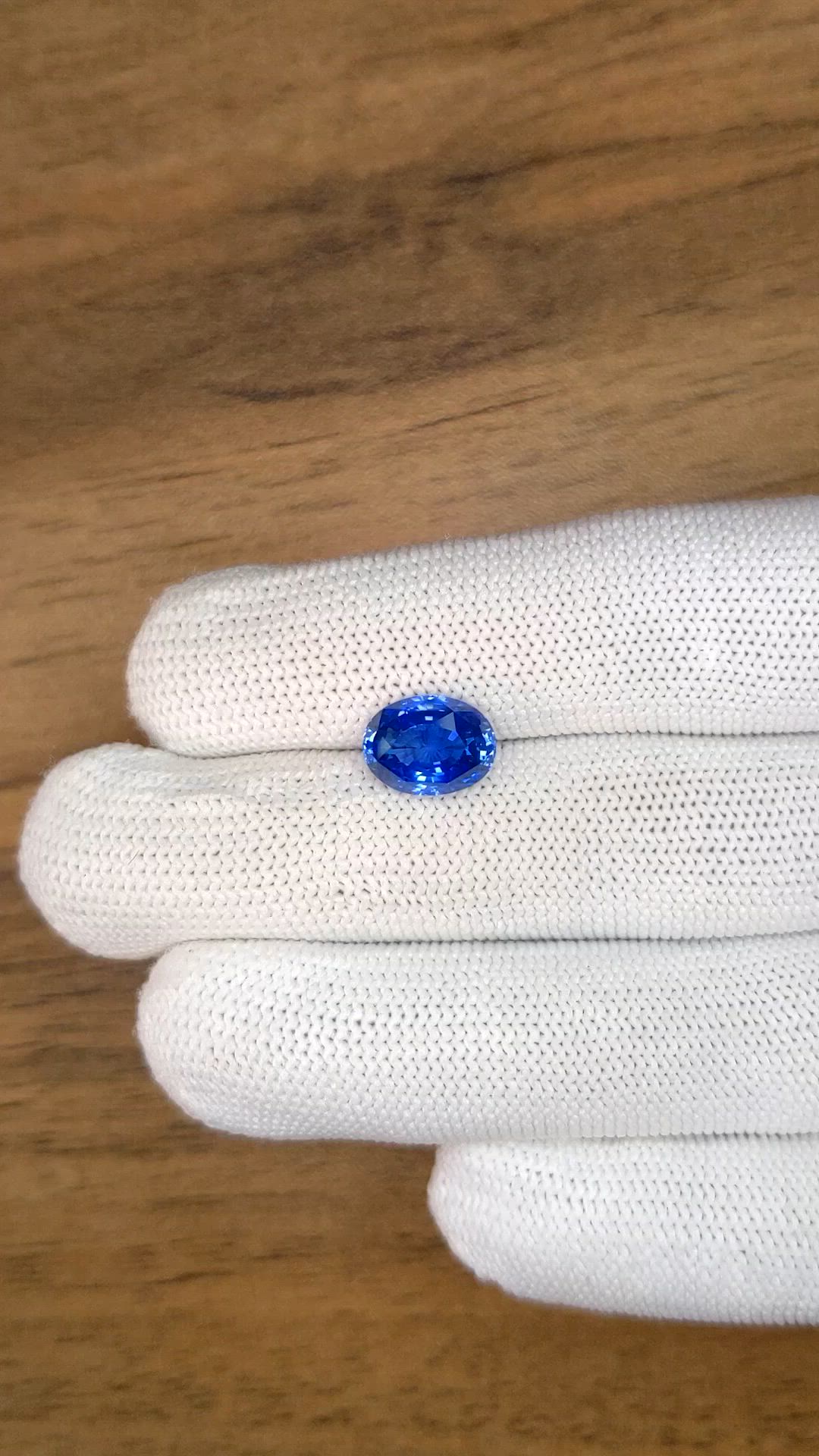 4.01 Ct. Blue Sapphire from Ceylon (Sri Lanka) Size Video