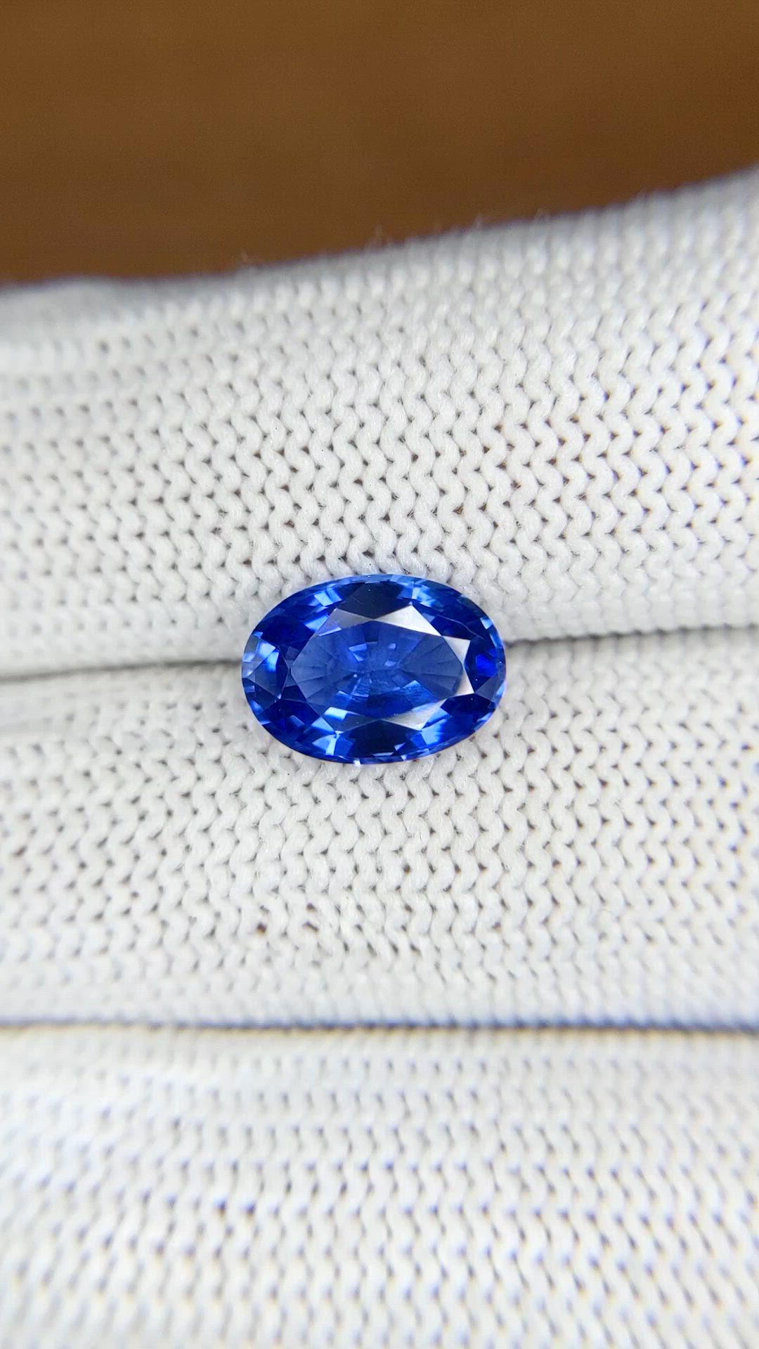 2.77 Ct. Blue Sapphire from Ceylon (Sri Lanka) Size Video