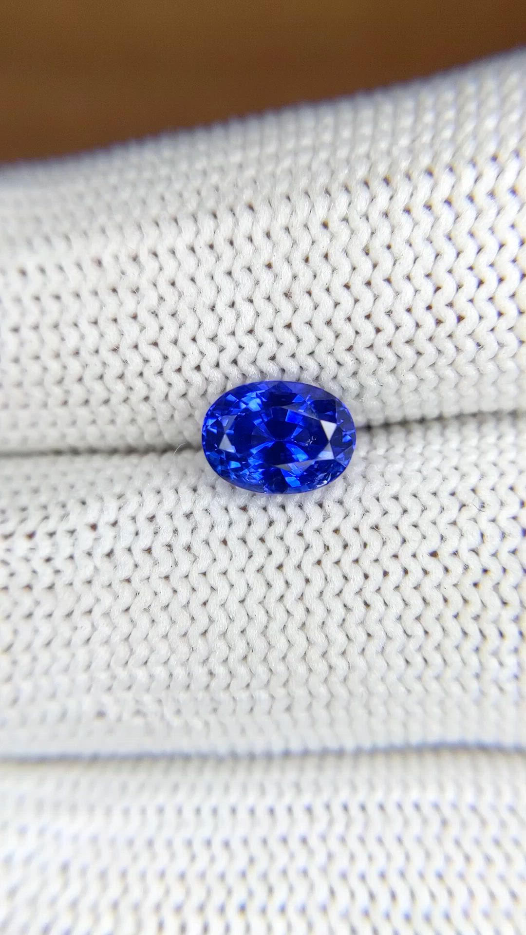 1.54 Ct. Blue Sapphire from Ceylon (Sri Lanka) Size Video
