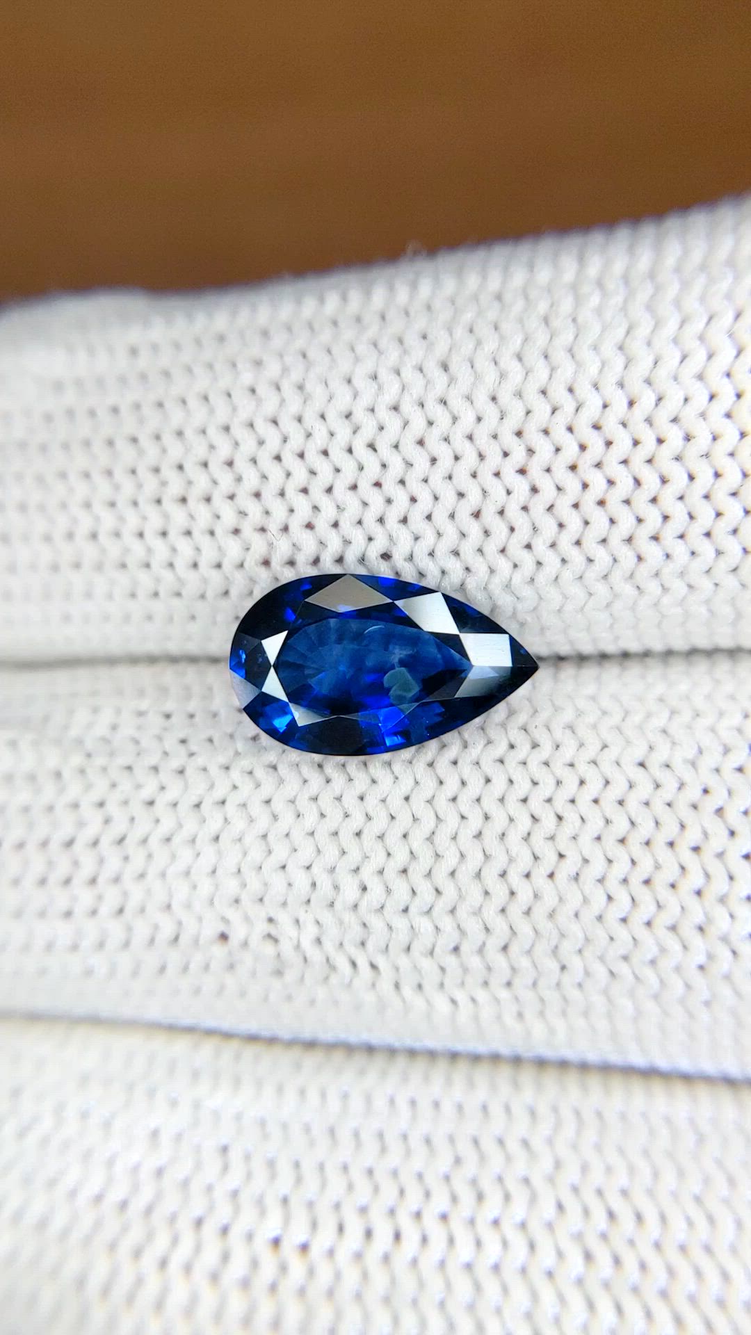 2.88 Ct. Blue Sapphire from Ceylon (Sri Lanka) Size Video