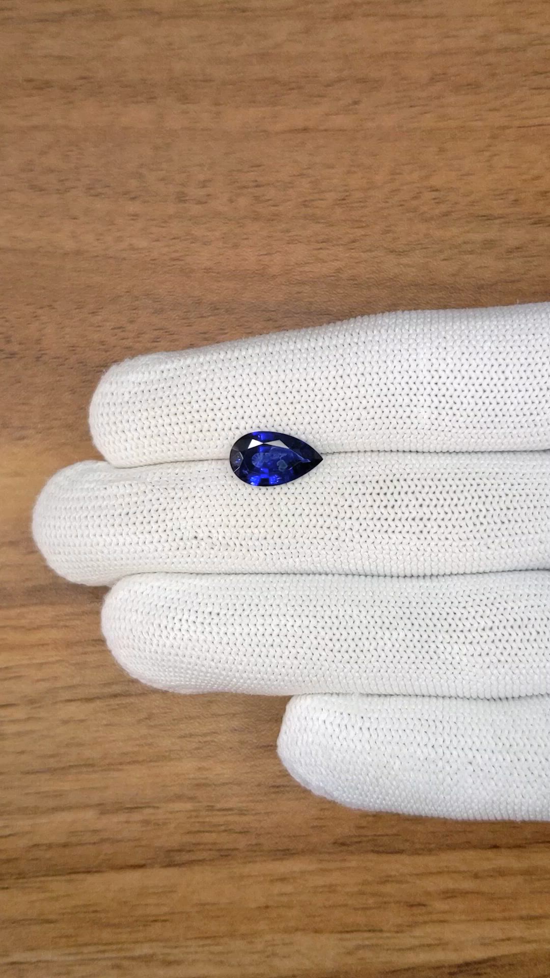 2.88 Ct. Blue Sapphire from Ceylon (Sri Lanka) Size Video
