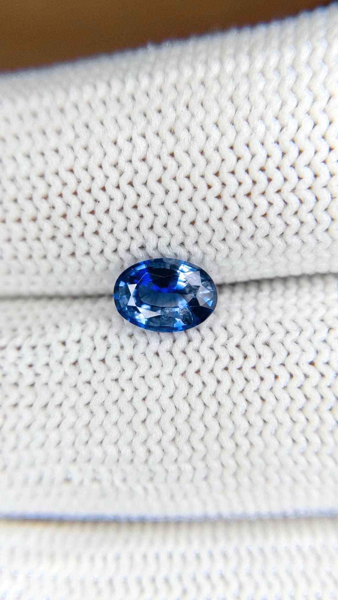 1.00 Ct. Blue Sapphire from Ceylon (Sri Lanka) Size Video