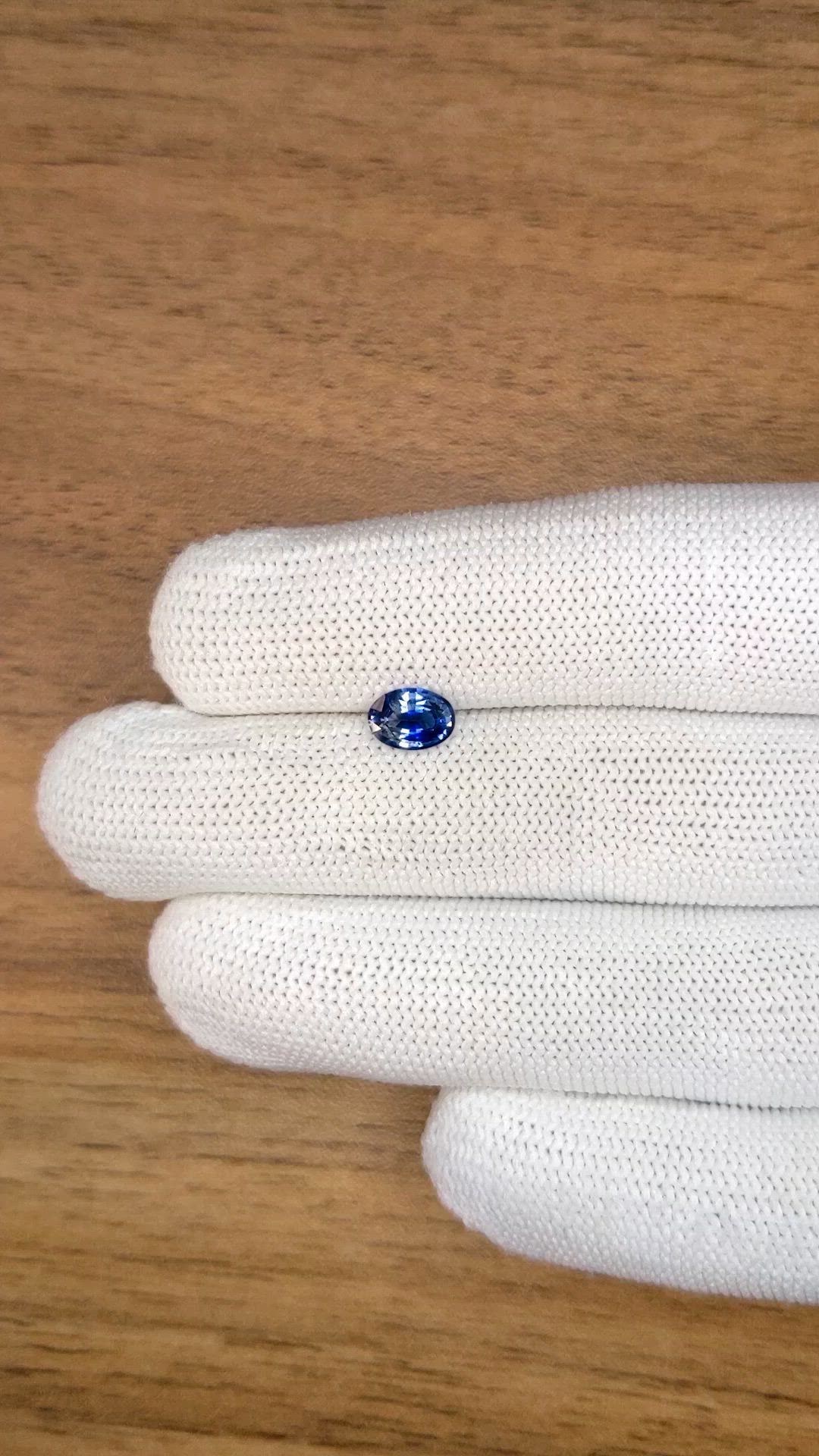 1.00 Ct. Blue Sapphire from Ceylon (Sri Lanka) Size Video