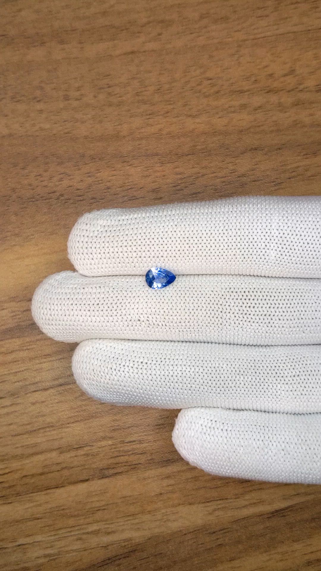 0.75 Ct. Blue Sapphire from Ceylon (Sri Lanka) Size Video