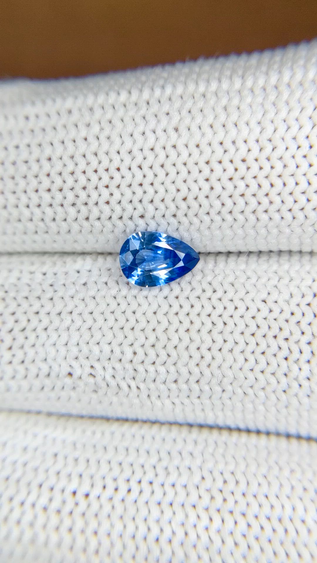 0.75 Ct. Blue Sapphire from Ceylon (Sri Lanka) Size Video
