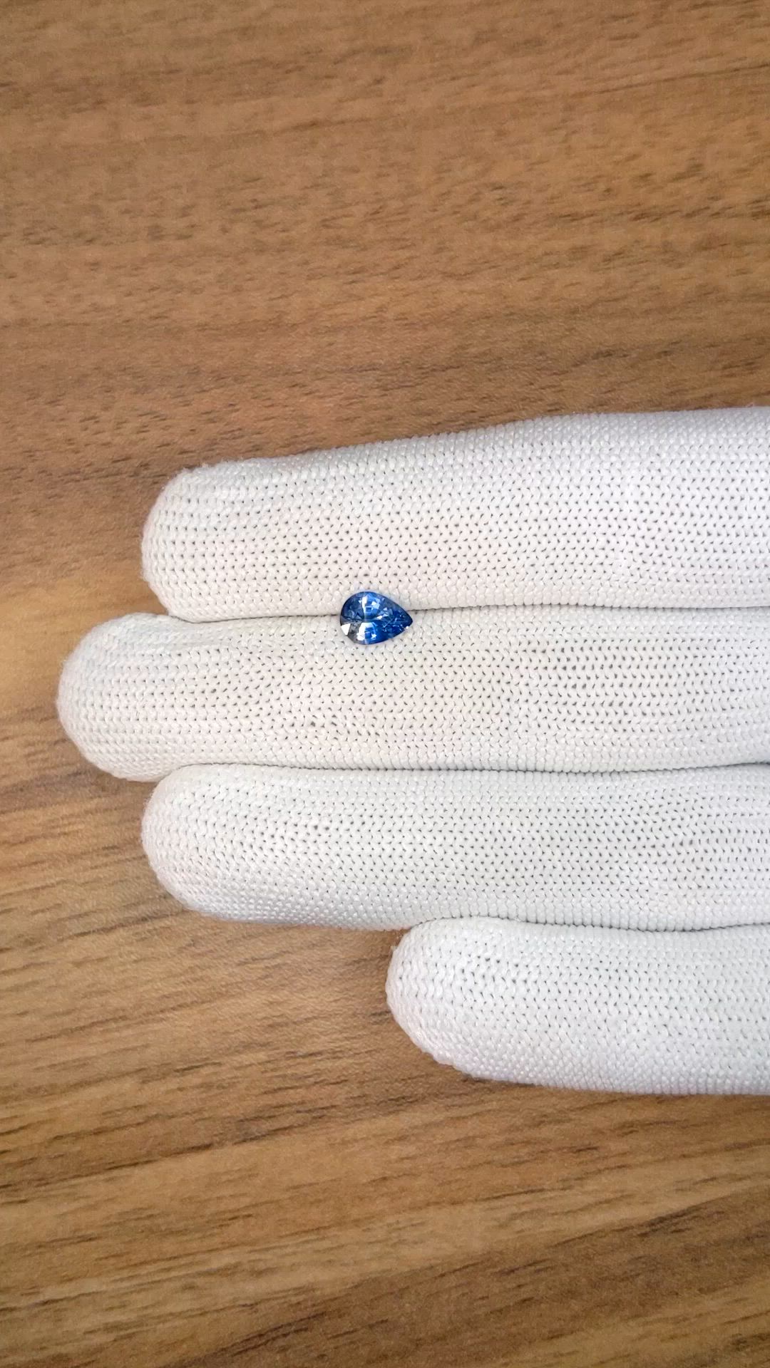 0.87 Ct. Bi Color / Parti Sapphire from Ceylon (Sri Lanka) Size Video