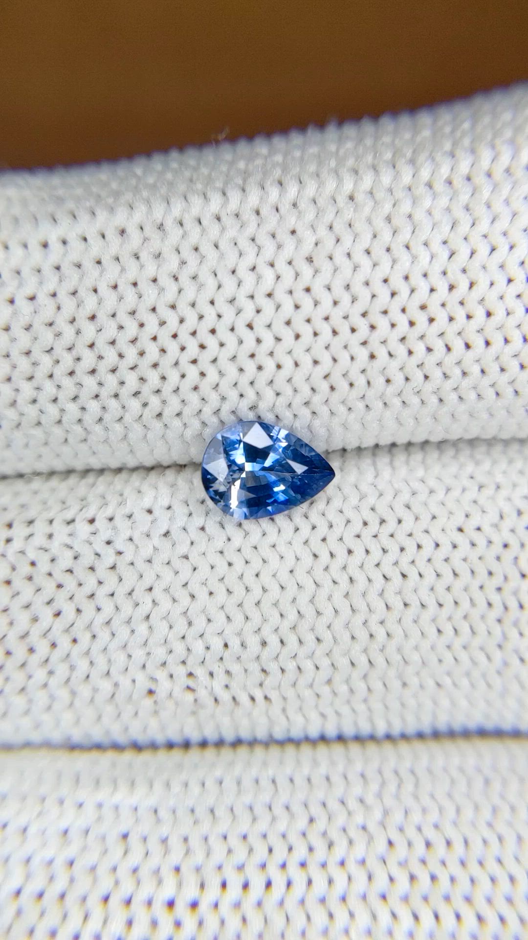 0.87 Ct. Bi Color / Parti Sapphire from Ceylon (Sri Lanka) Size Video