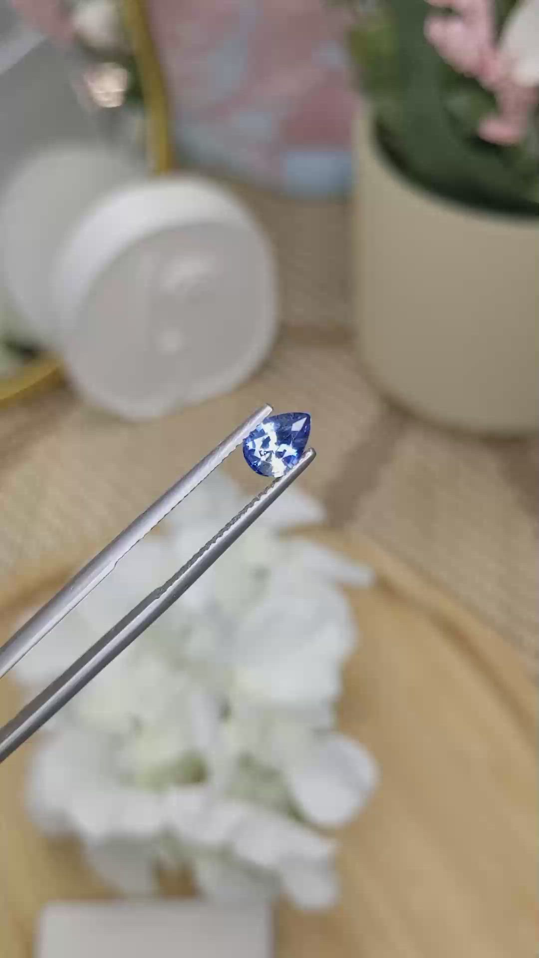 0.87 Ct. Bi Color / Parti Sapphire from Ceylon (Sri Lanka) Size Video