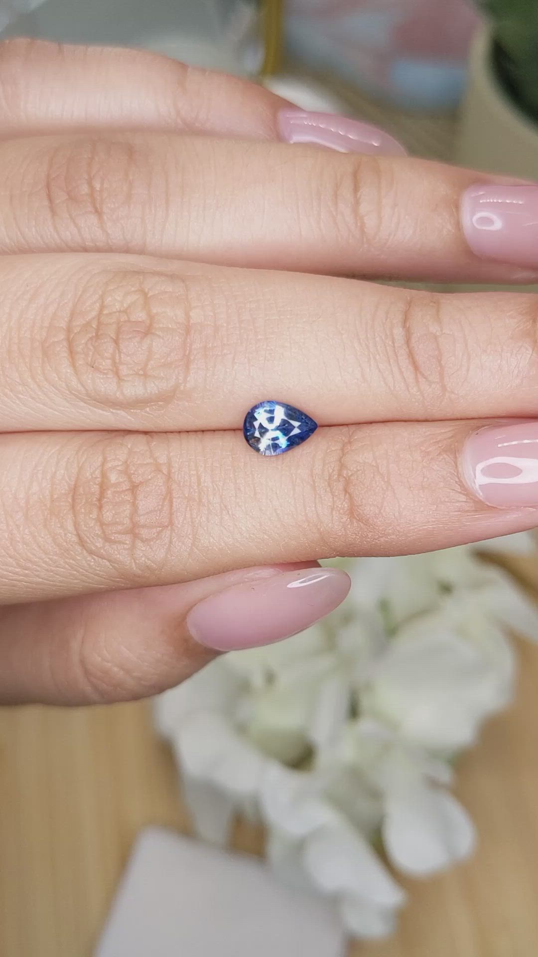 0.87 Ct. Bi Color / Parti Sapphire from Ceylon (Sri Lanka) Size Video