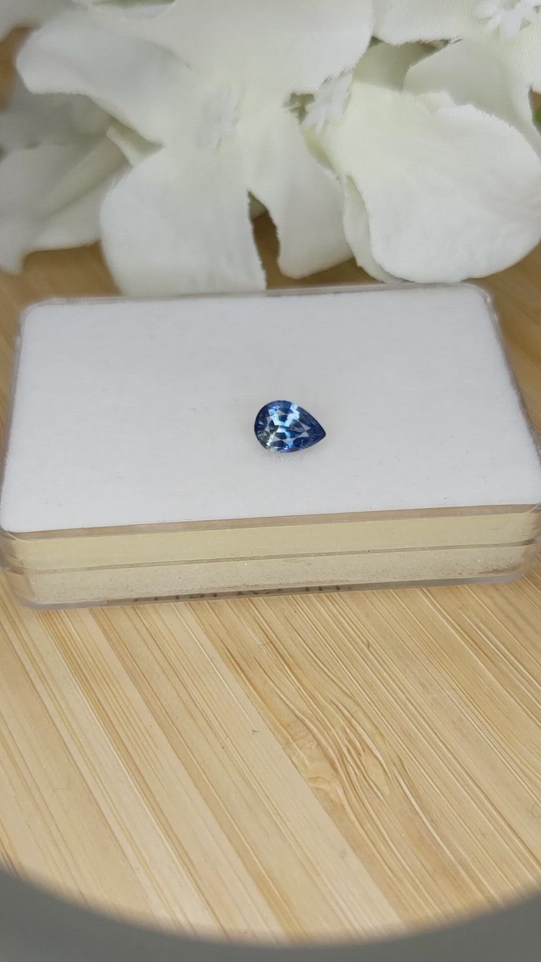 0.87 Ct. Bi Color / Parti Sapphire from Ceylon (Sri Lanka) Size Video