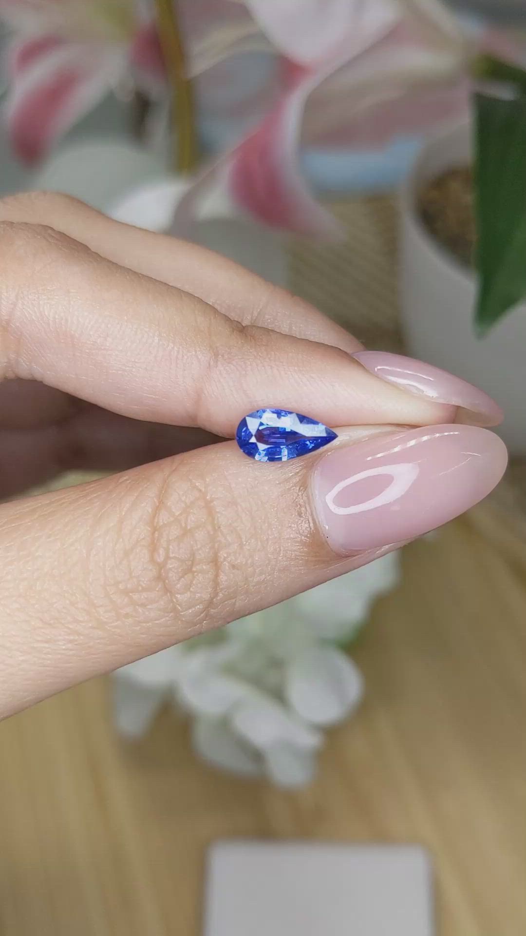 1.00 Ct. Blue Sapphire from Ceylon (Sri Lanka) Size Video