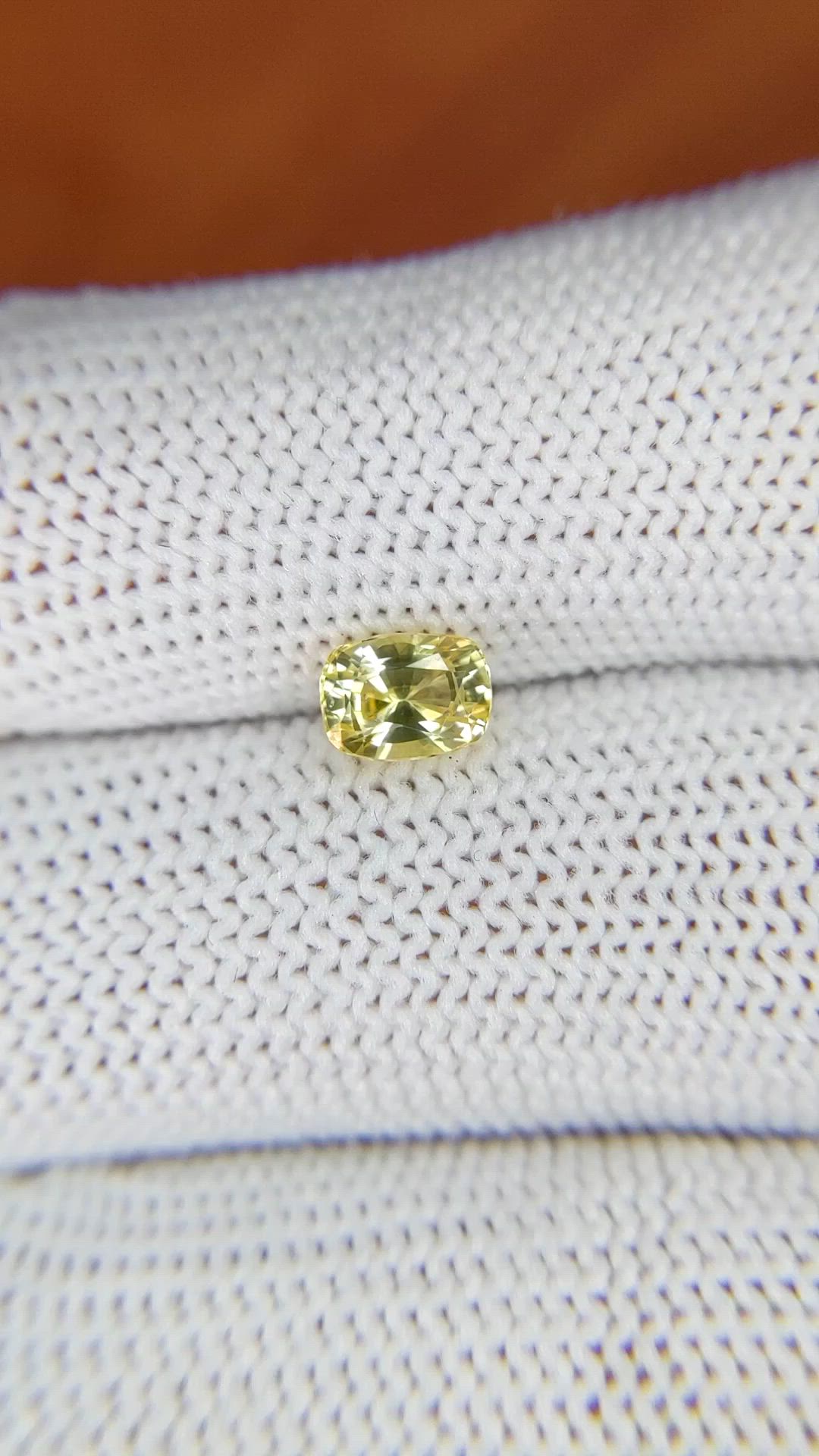 1.02 Ct. Yellow Sapphire from Ceylon (Sri Lanka) Size Video