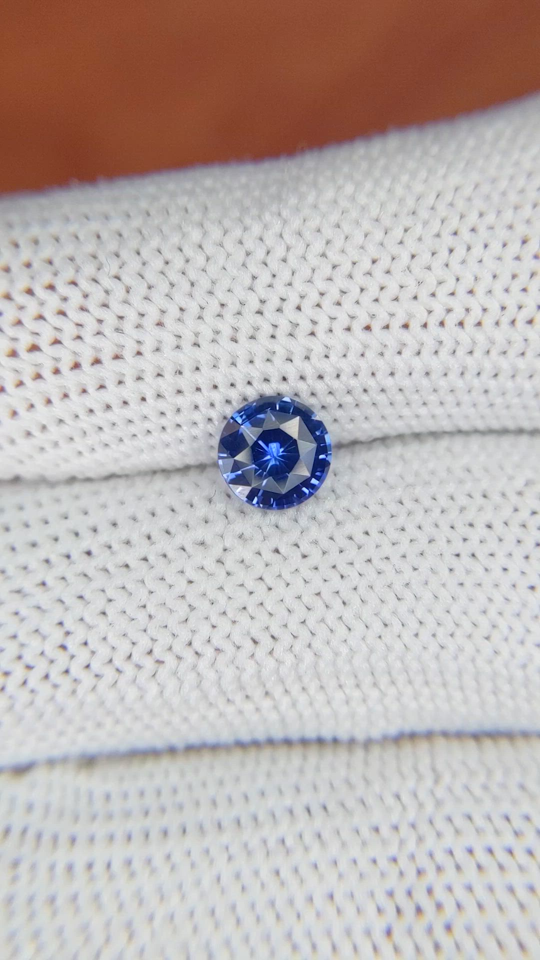 1.00 Ct. Blue Sapphire from Ceylon (Sri Lanka) Size Video