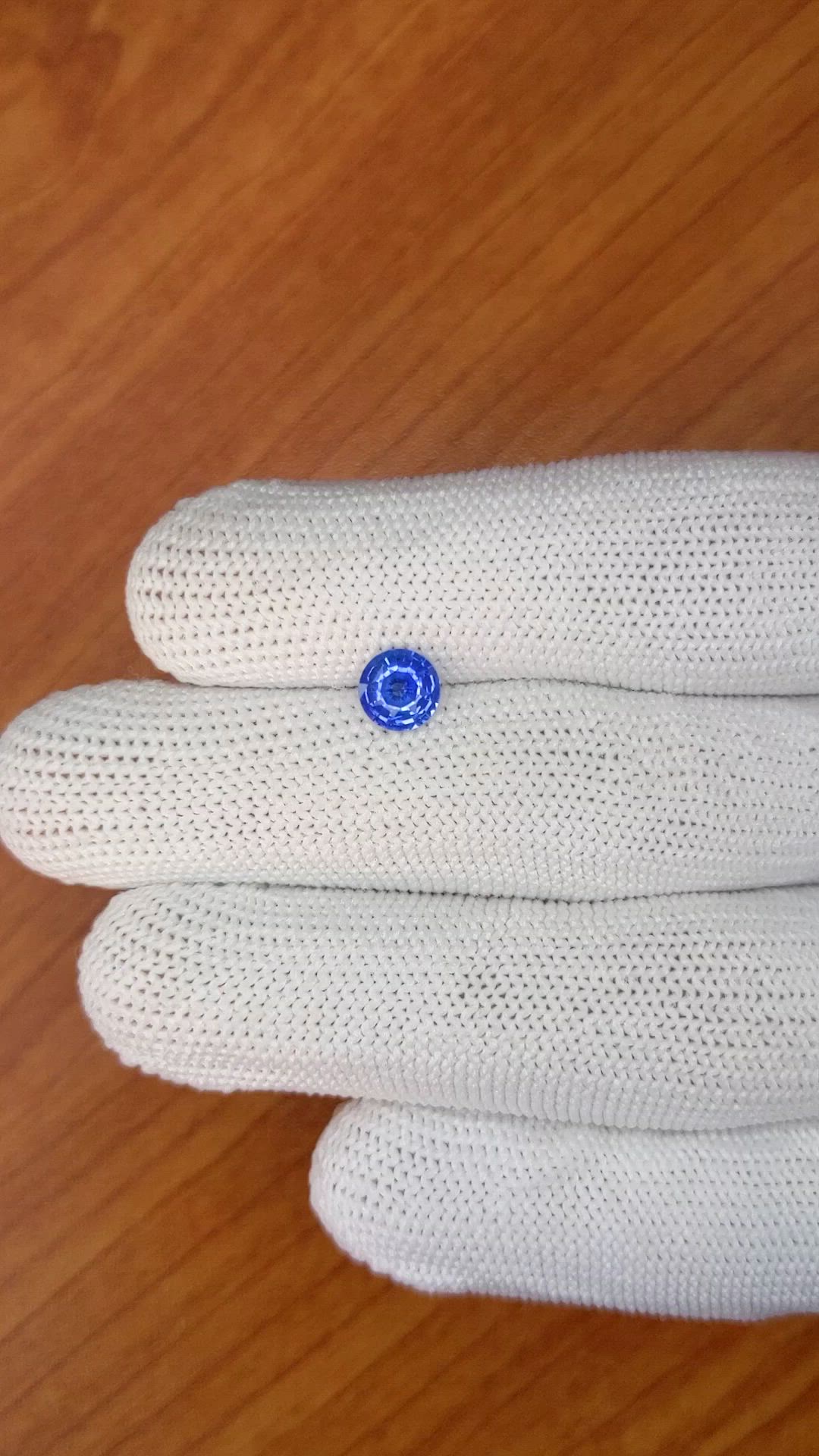 1.03 Ct. Blue Sapphire from Ceylon (Sri Lanka) Size Video