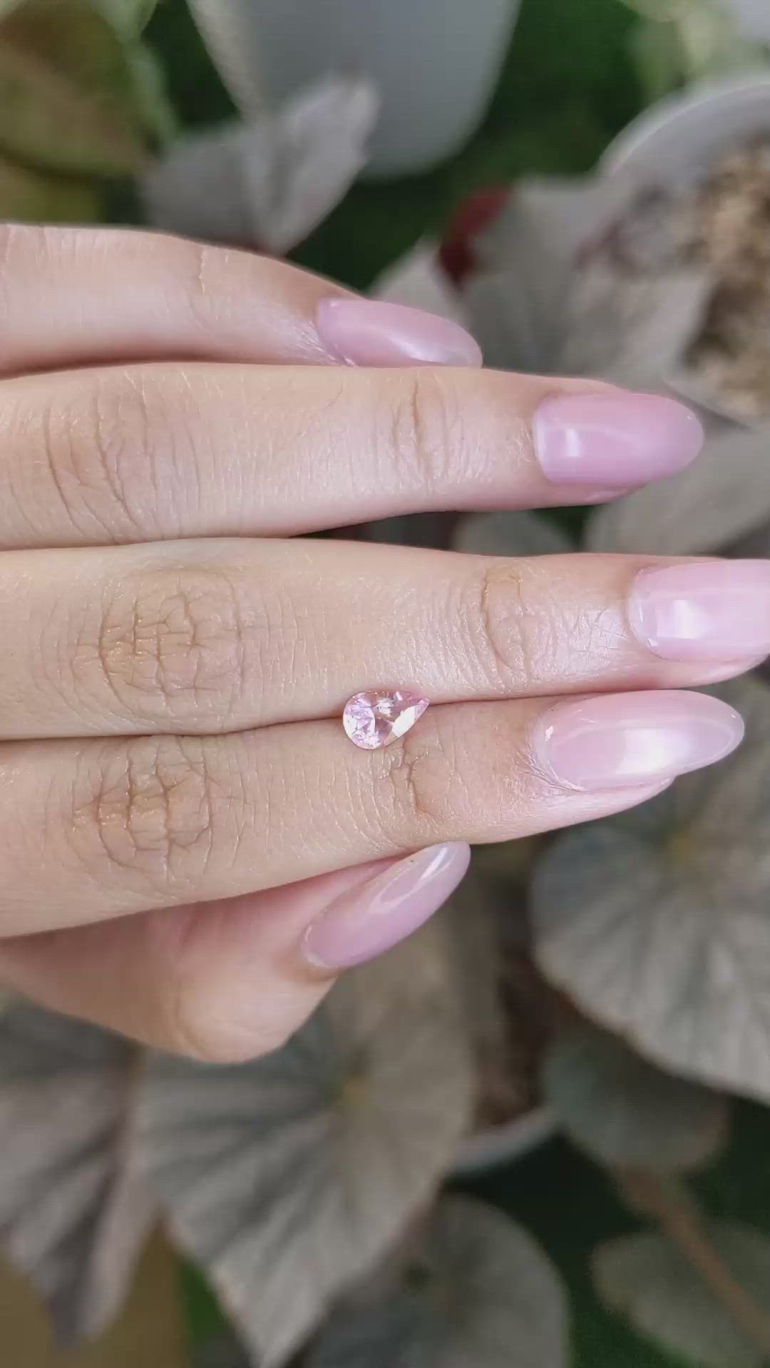 1.06 Ct. Padparadscha Sapphire from Ceylon (Sri Lanka) Size Video