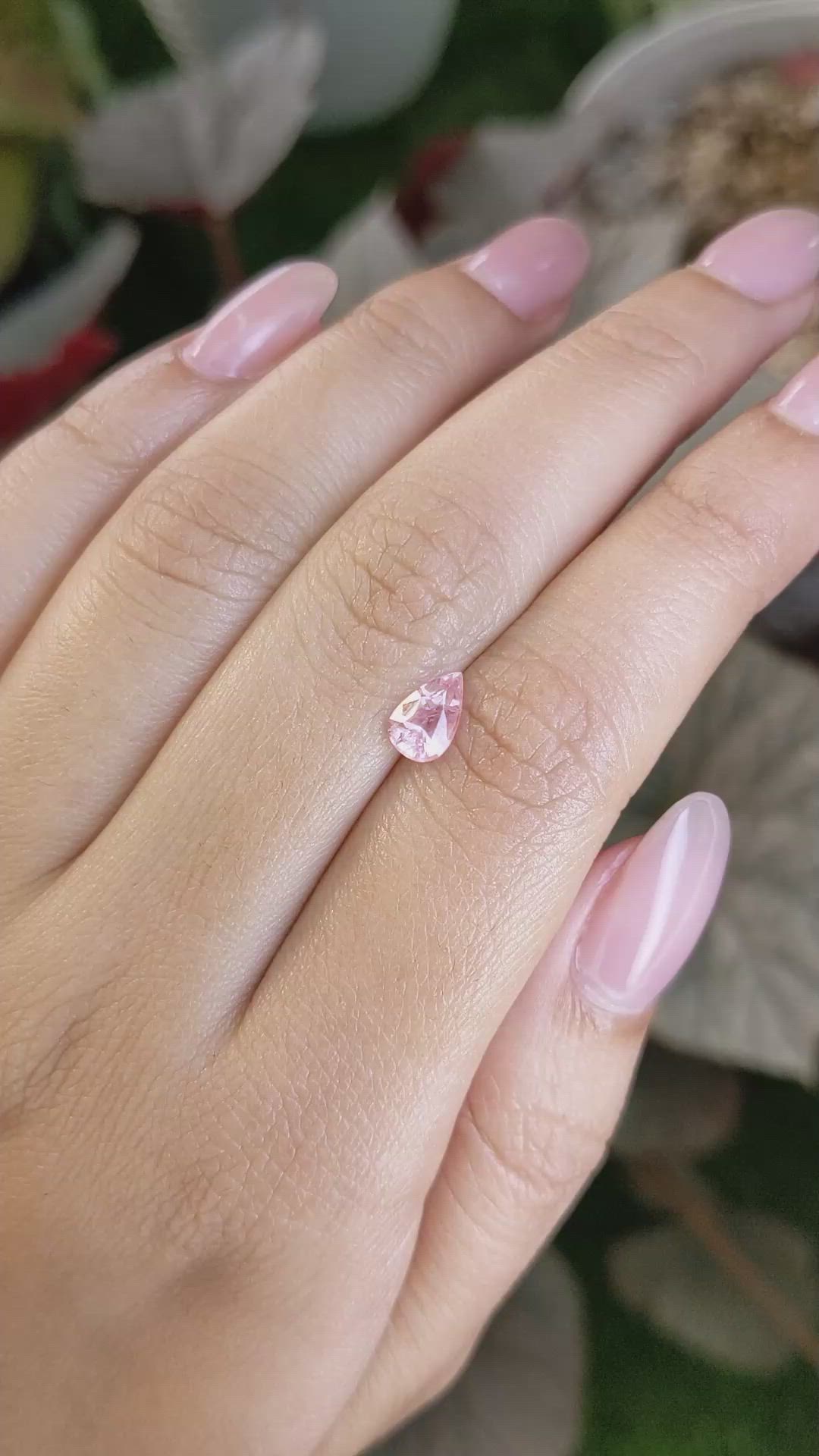 1.06 Ct. Padparadscha Sapphire from Ceylon (Sri Lanka) Size Video