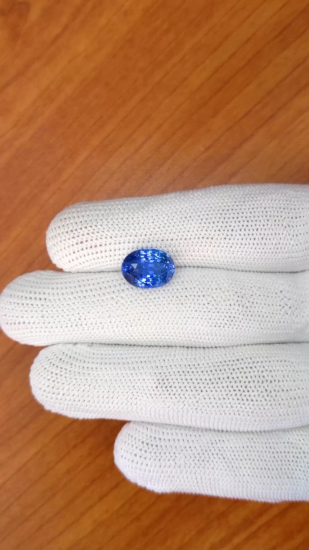 5.05 Ct. Blue Sapphire from Ceylon (Sri Lanka) Size Video