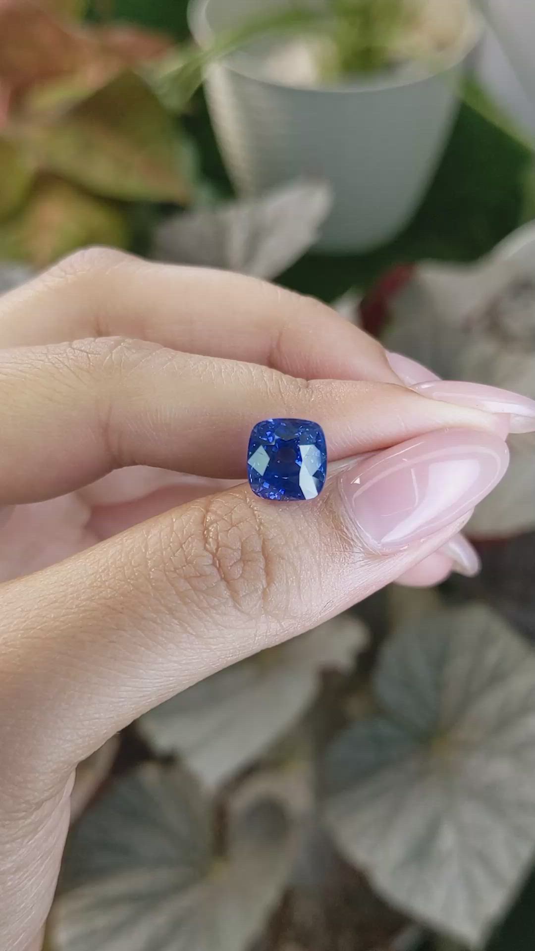 5.66 Ct. Blue Sapphire from Ceylon (Sri Lanka) Size Video