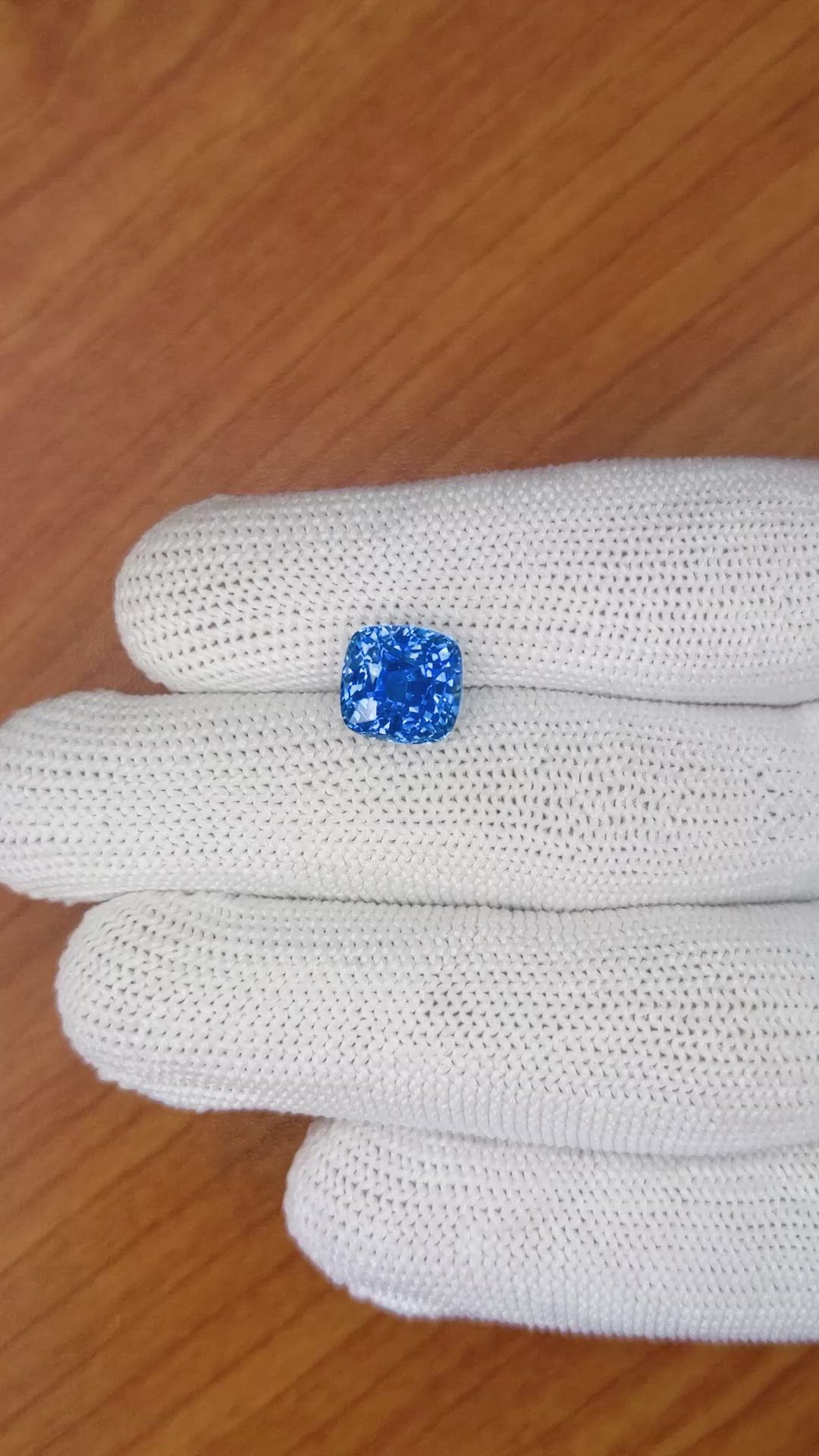 5.66 Ct. Blue Sapphire from Ceylon (Sri Lanka) Size Video