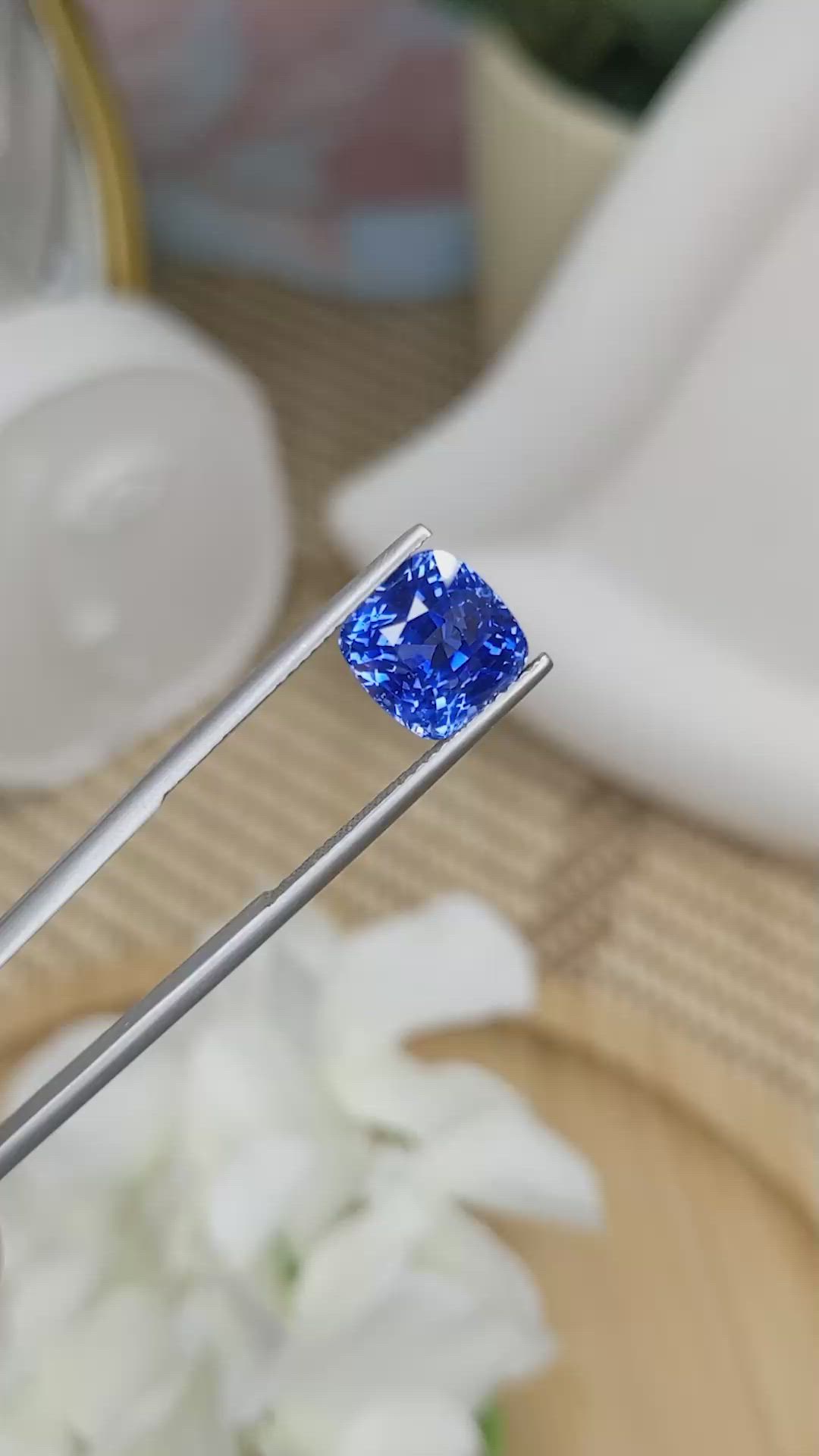 5.66 Ct. Blue Sapphire from Ceylon (Sri Lanka) Size Video
