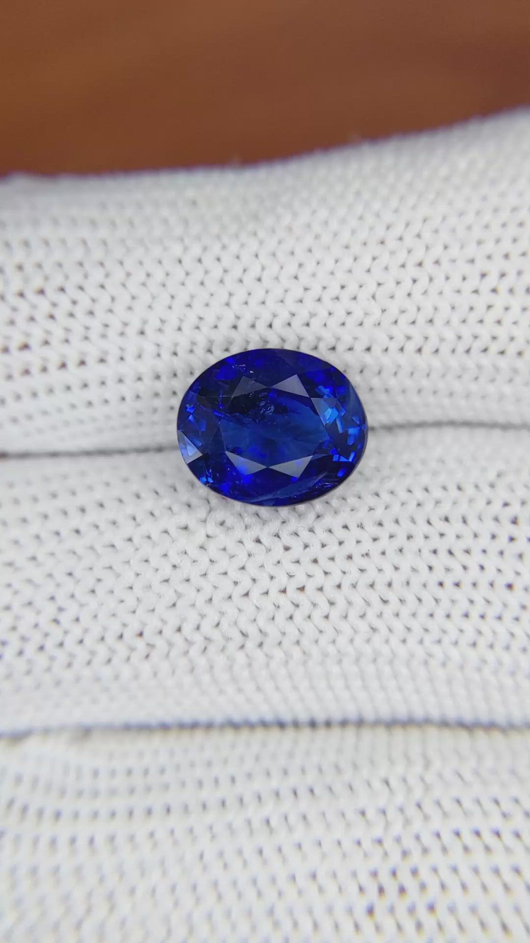 5.29 Ct. Blue Sapphire from Ceylon (Sri Lanka) Size Video