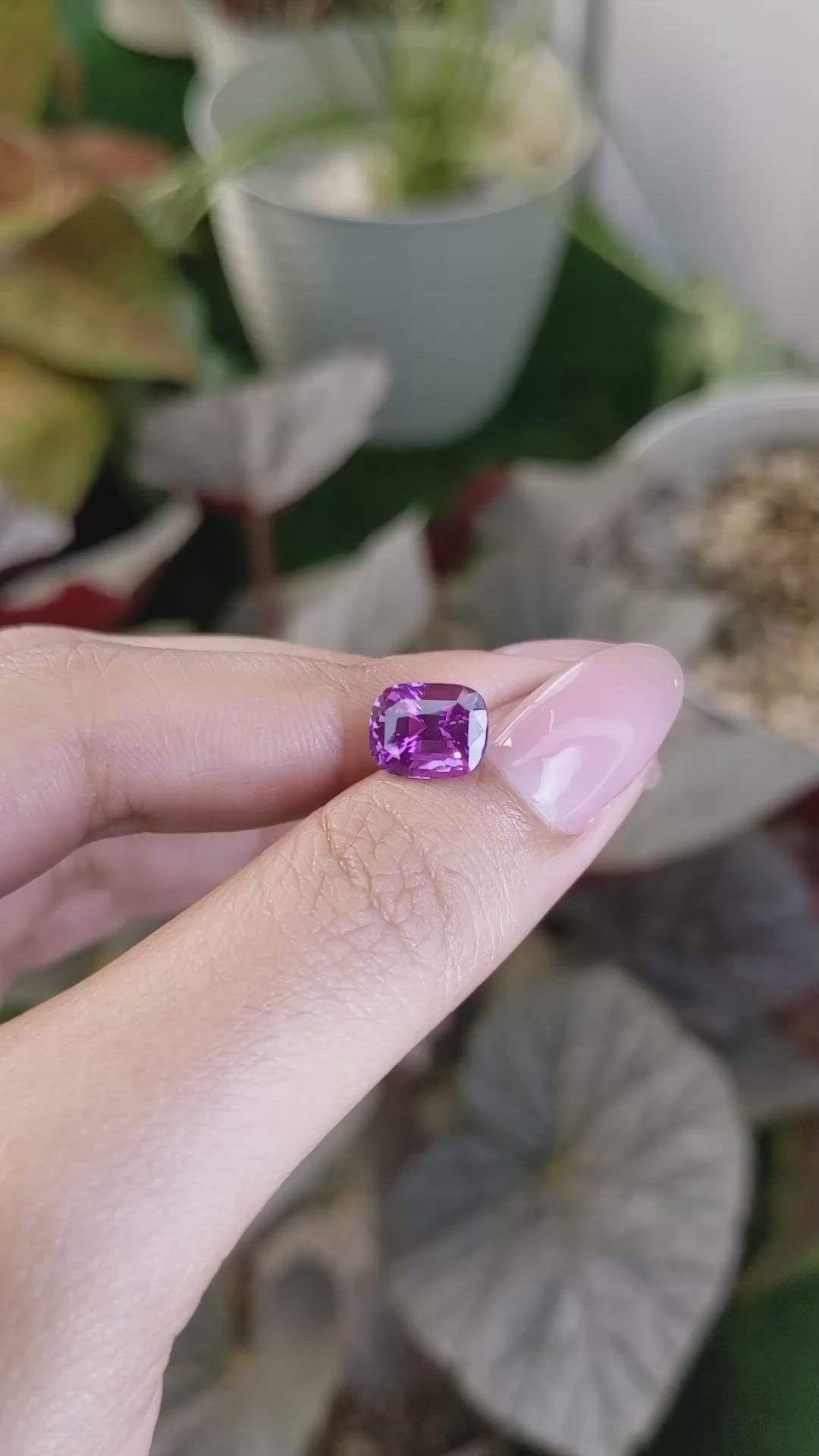 3.74 Ct. Pinkish Purple Sapphire from Ceylon (Sri Lanka) Size Video