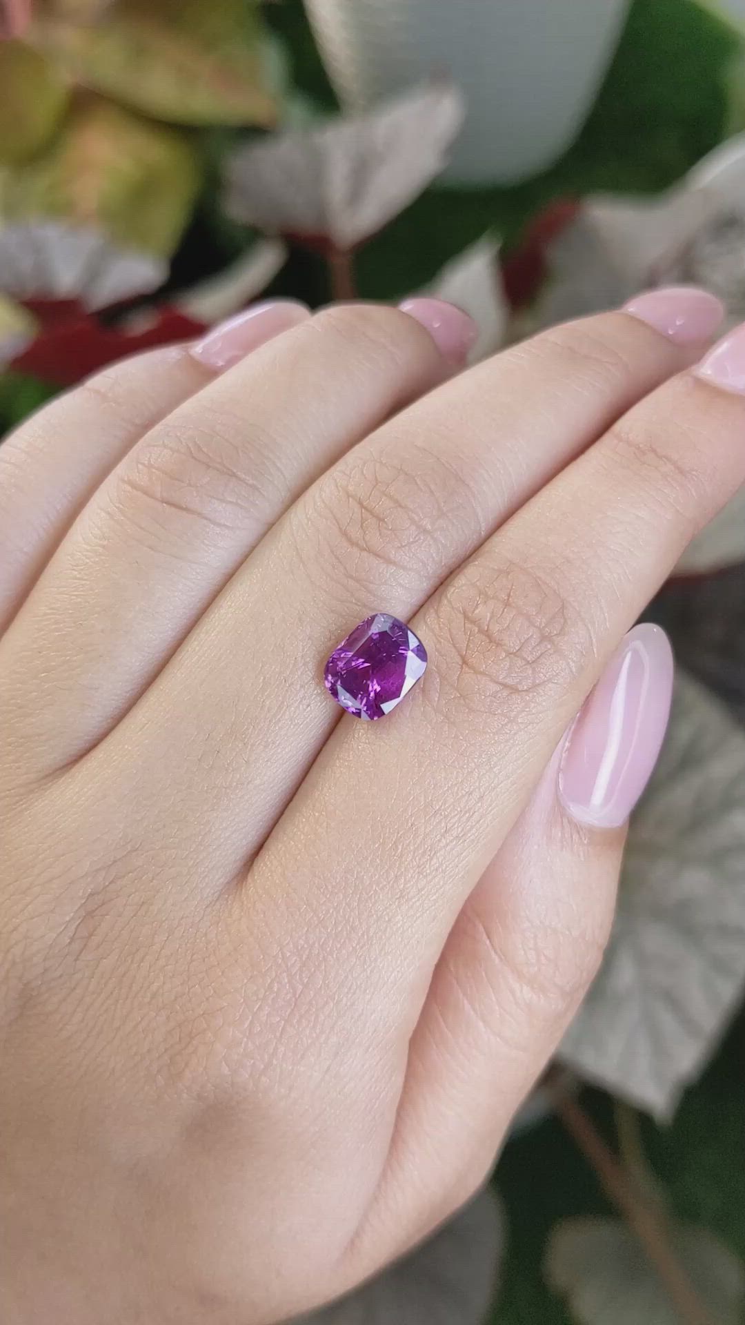 3.74 Ct. Pinkish Purple Sapphire from Ceylon (Sri Lanka) Size Video