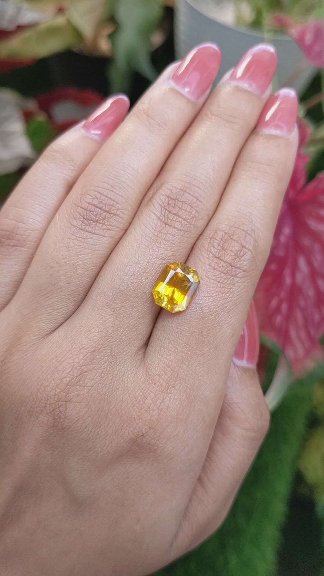 5.17 Ct. Yellowish Orange Sapphire from Ceylon (Sri Lanka) Size Video