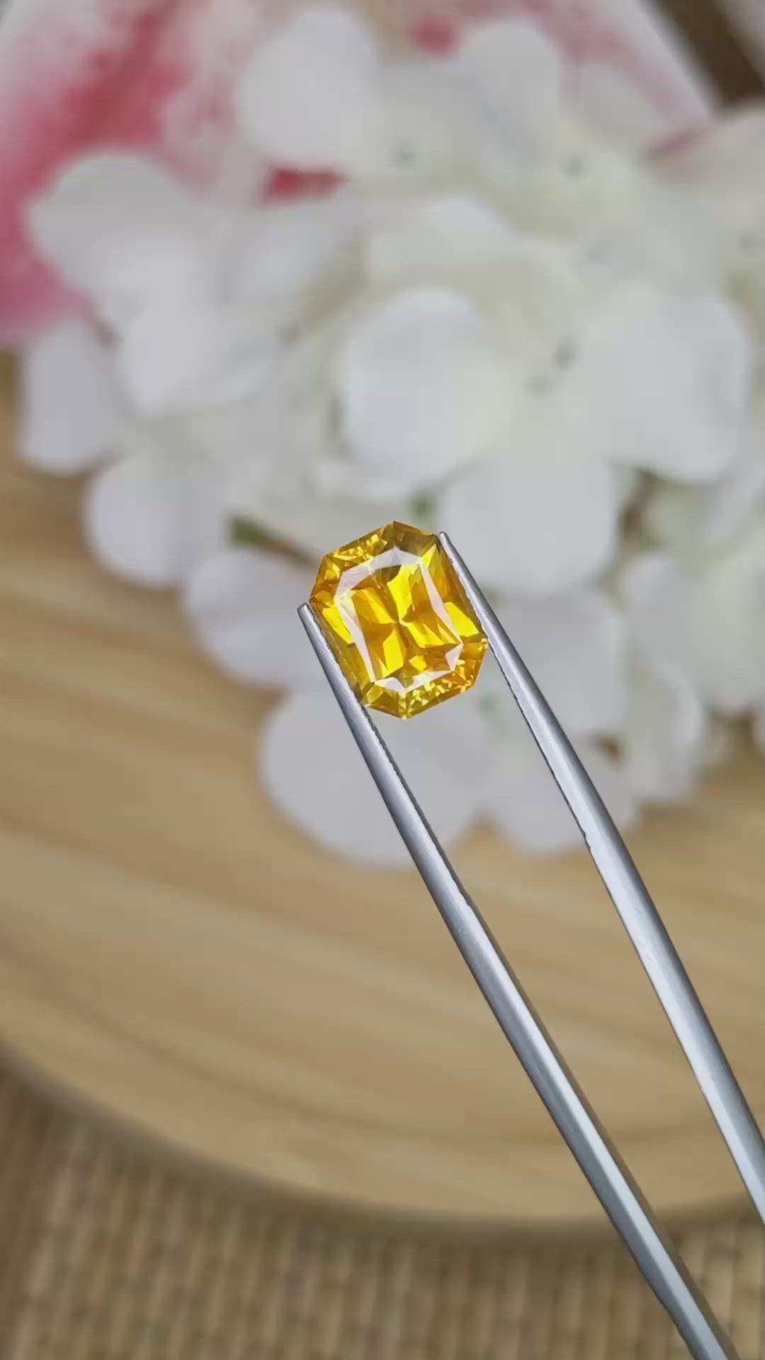 5.17 Ct. Yellowish Orange Sapphire from Ceylon (Sri Lanka) Size Video
