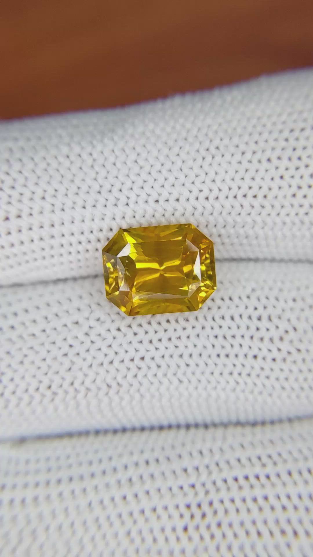 5.17 Ct. Yellowish Orange Sapphire from Ceylon (Sri Lanka) Size Video
