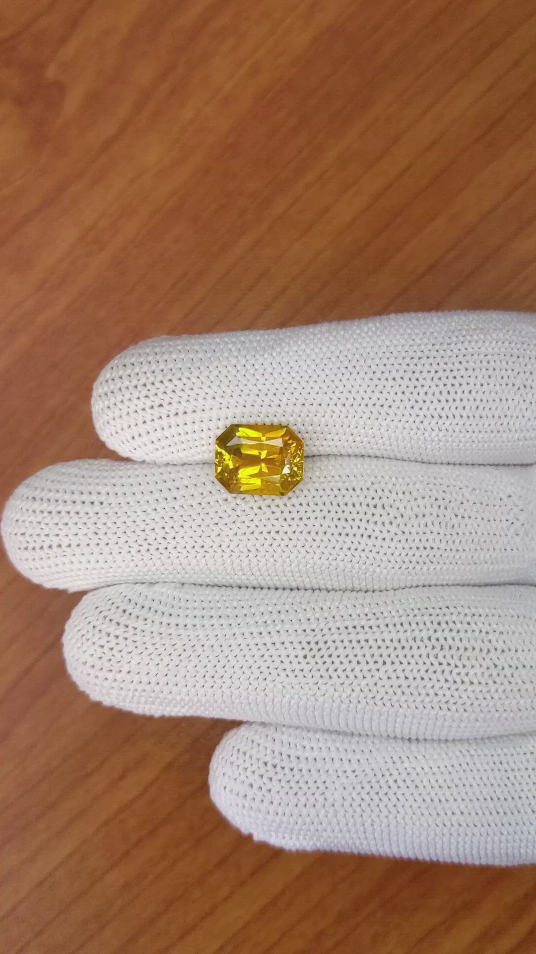 5.17 Ct. Yellowish Orange Sapphire from Ceylon (Sri Lanka) Size Video